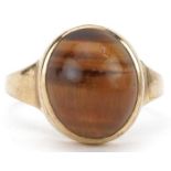 9ct gold cabochon tiger's eye ring, size M, 3.2g