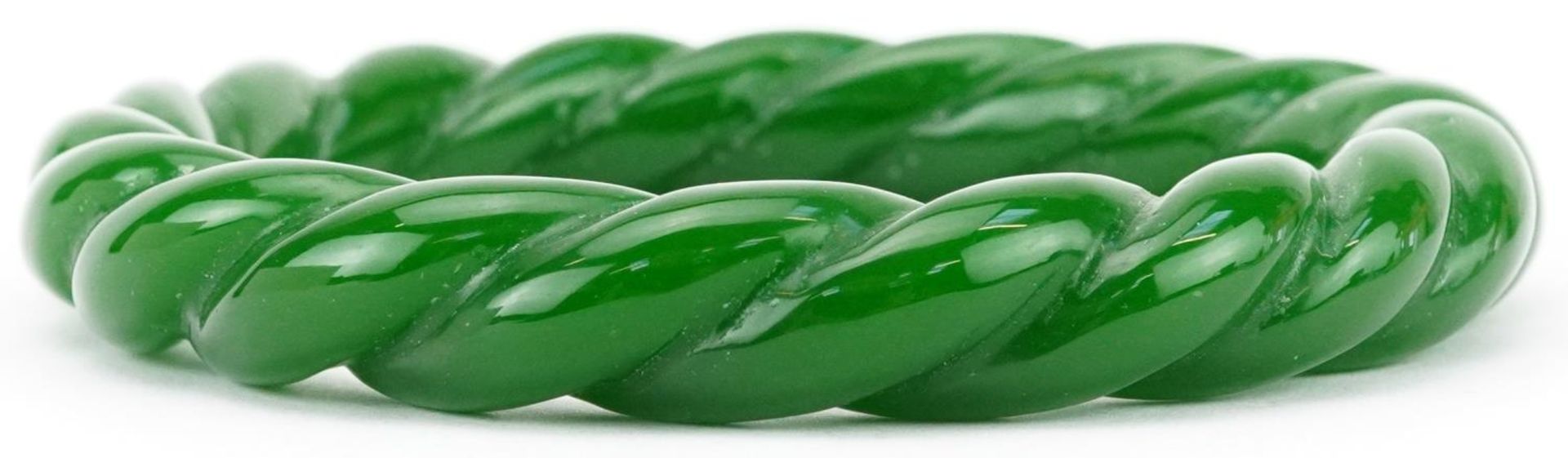 Chinese green jade rope twist bangle, 8cm in diameter, 47.0g - Image 2 of 3