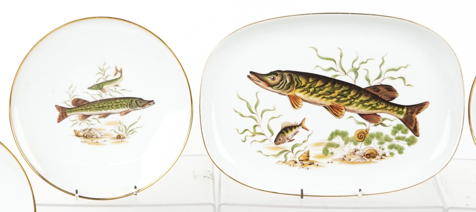 J K W Decor Carlsbad, Bavarian porcelain fish service decorated with various fish comprising - Image 2 of 6