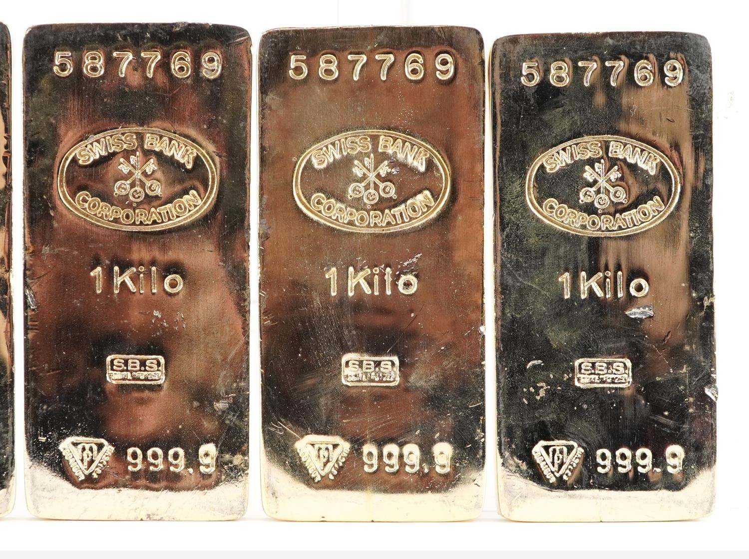Six novelty gilt metal paperweights in the form of one kilo gold bars impressed Nothing Else Feels - Image 3 of 4