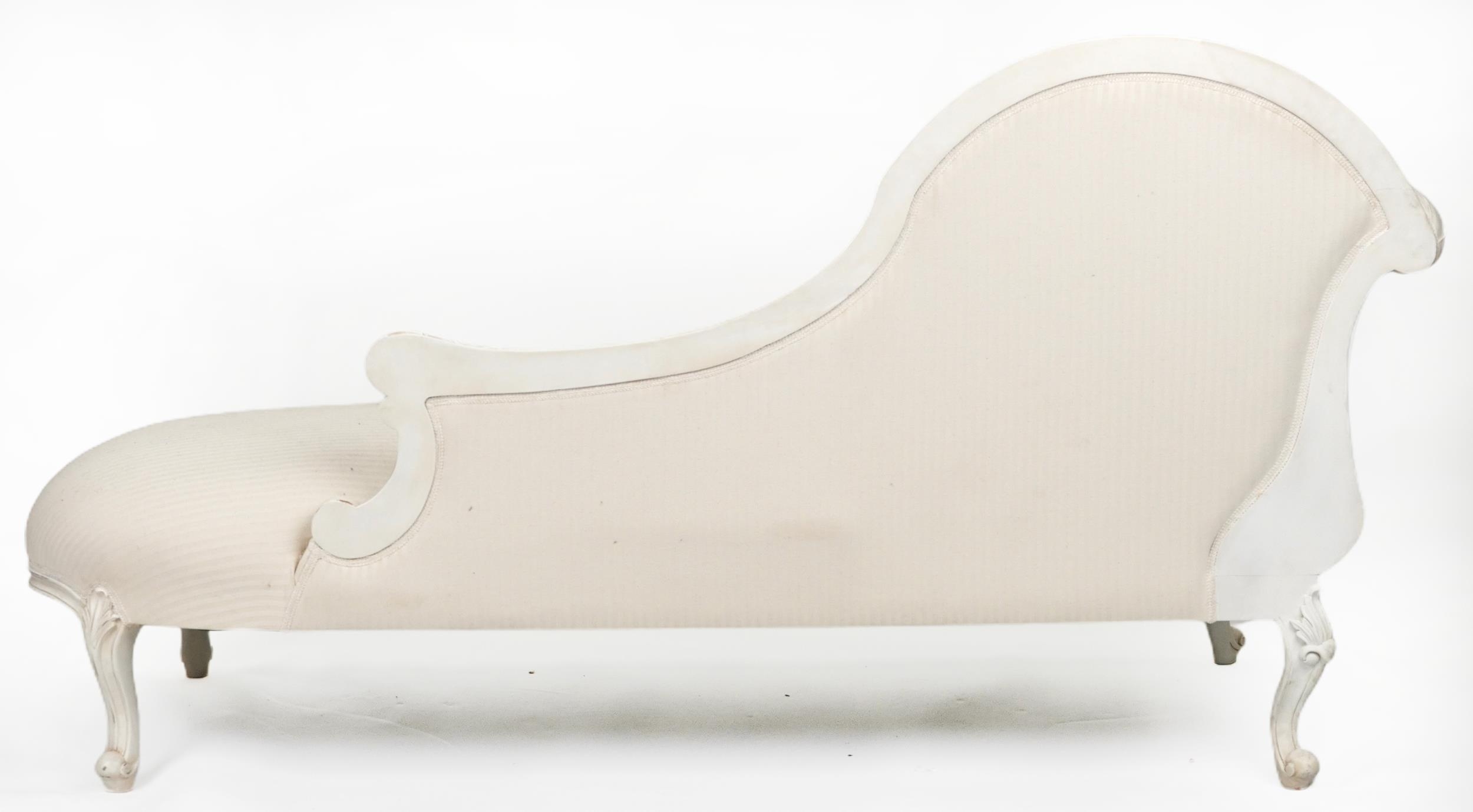 Contemporary French style chaise longue with striped cream upholstery on carved cabriole legs with - Image 4 of 4