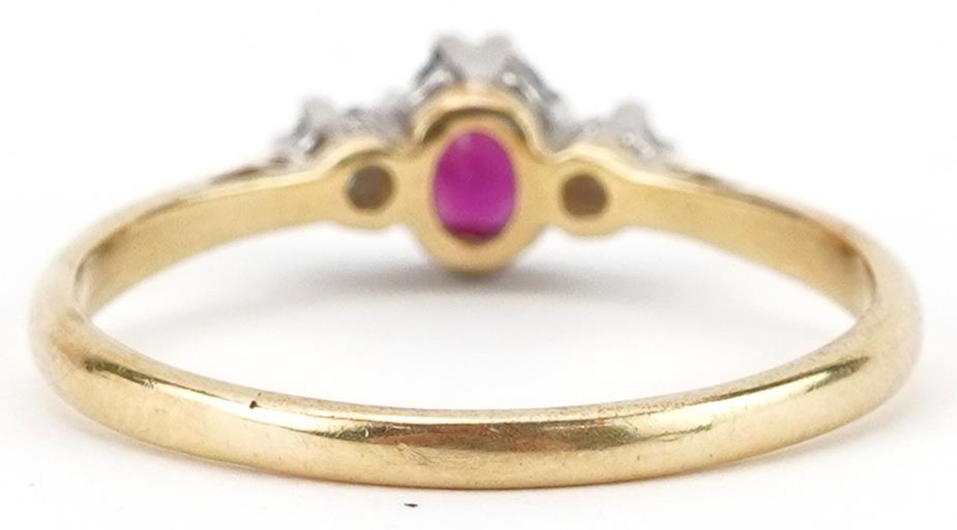 18ct gold ruby and diamond three stone ring, the ruby approximately 5.50mm x 4.50mm x 2.80mm deep, - Bild 2 aus 4