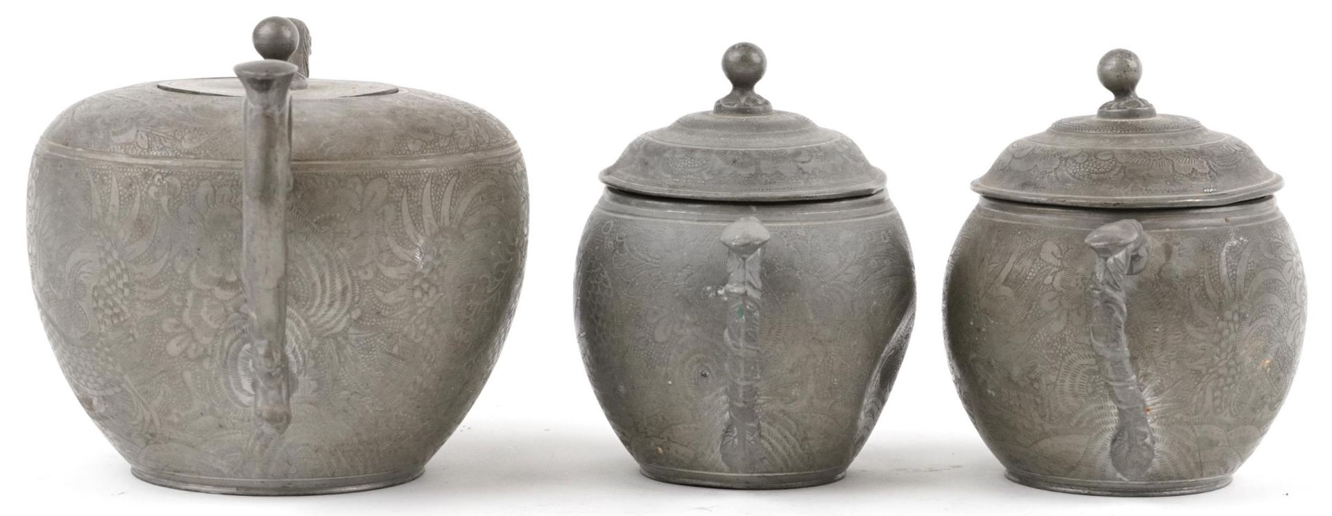Chinese Swatow Kut Hing pewter three piece tea set comprising teapot, lidded milk jug and lidded - Bild 3 aus 8