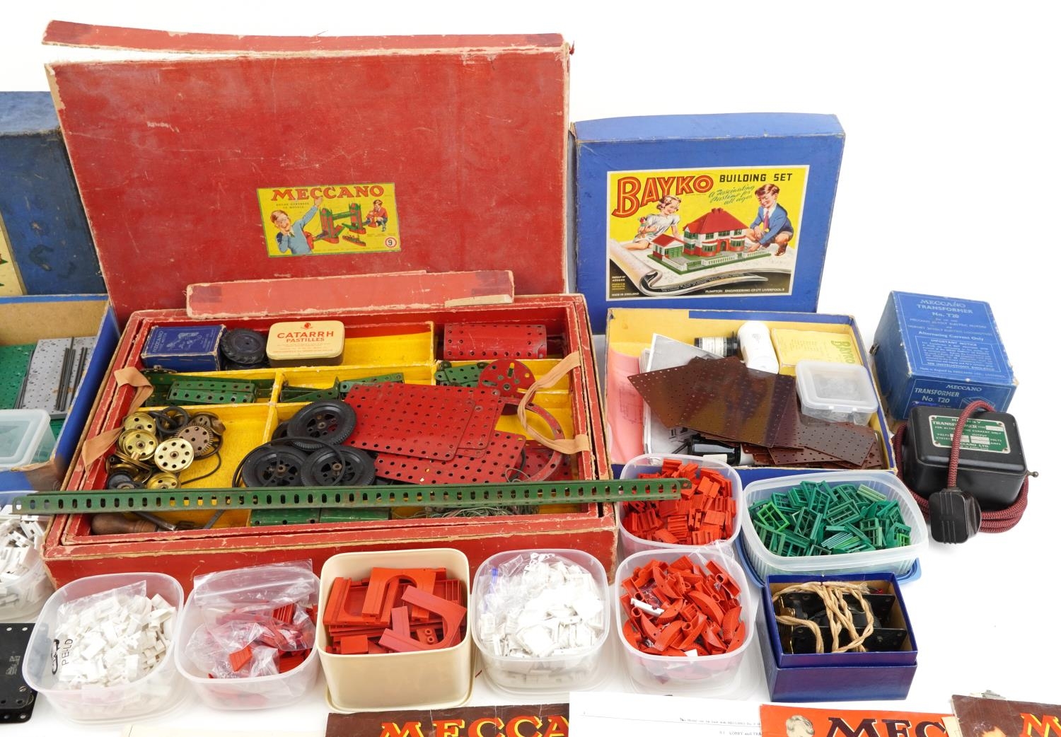 Large collection of vintage Meccano and Bayko construction toys including Bayko No 3 Building set, - Image 3 of 5