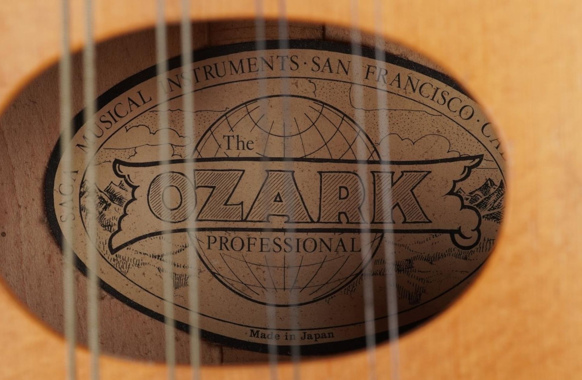Ozark Professional eight string mandolin with paper label, 6.3cm in length - Bild 3 aus 4