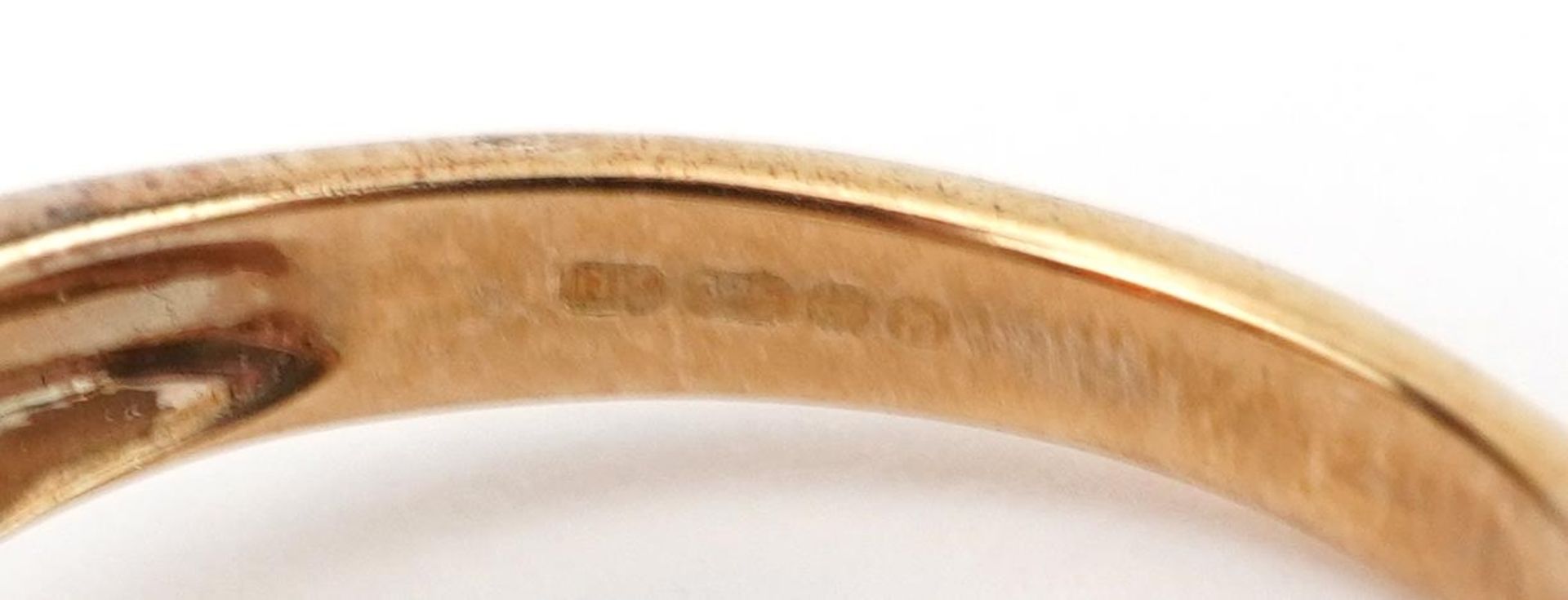 9ct gold cabochon natural amber ring with split bow design shoulders, size N, 3.3g - Bild 4 aus 4