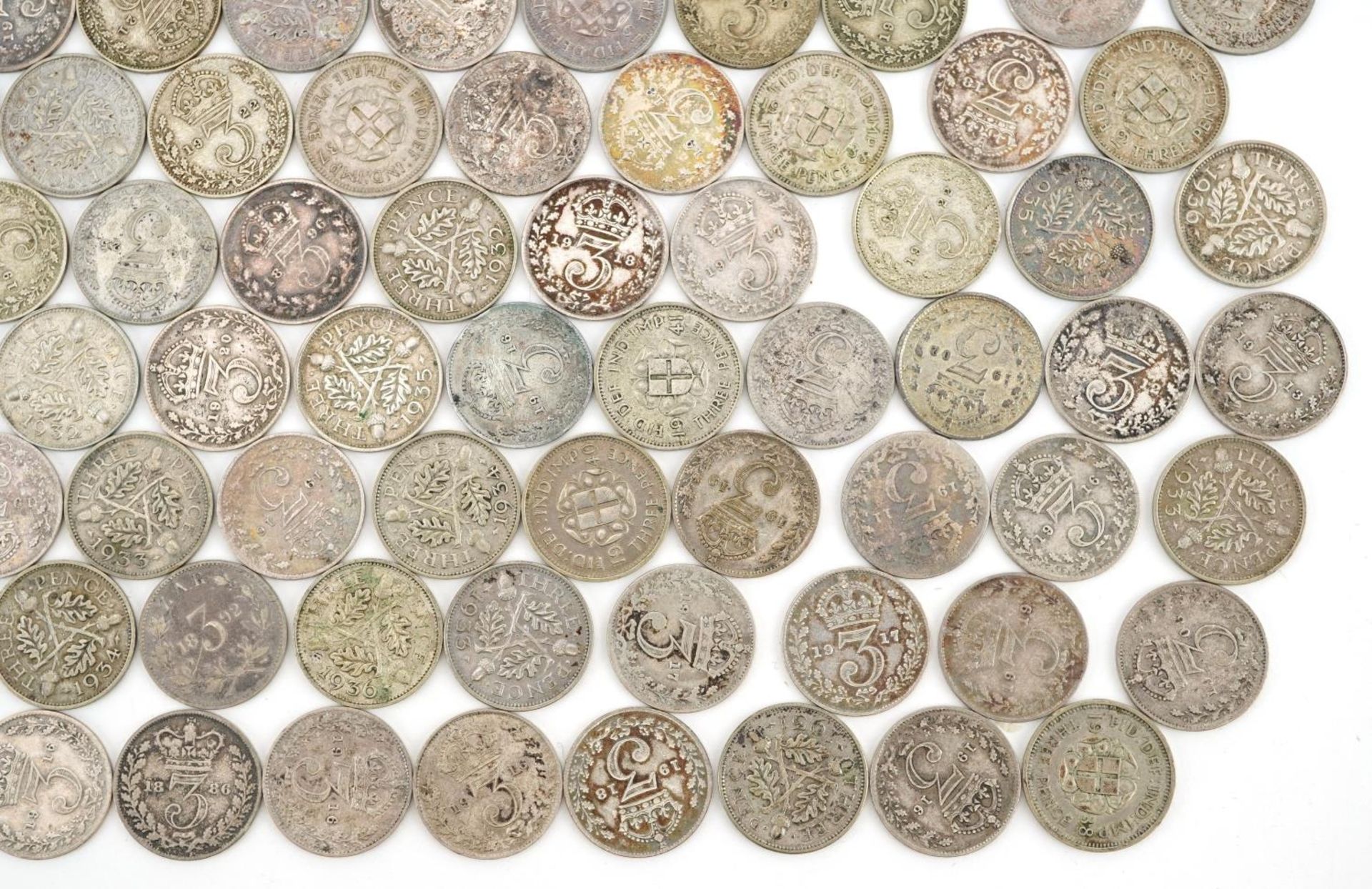 Large collection of Victorian and later threepenny bits, some silver, 260g - Bild 7 aus 7