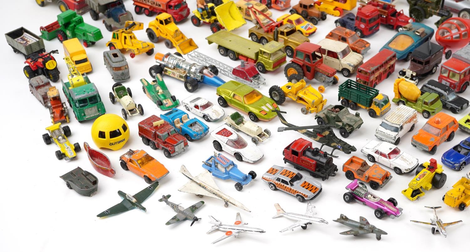 Large collection of vintage and later diecast vehicles and aeroplanes including Matchbox, Lesney, - Image 4 of 5