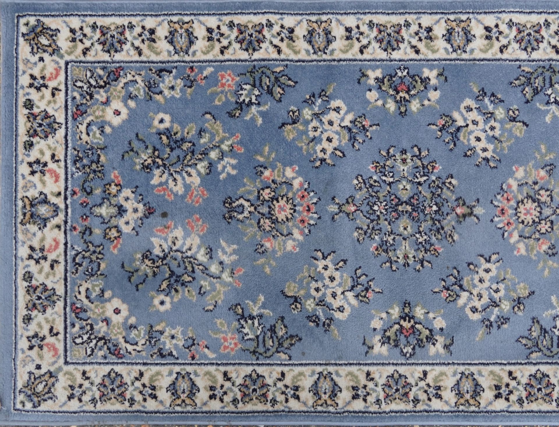 Three rectangular rugs including a floral Chinese red ground example, the largest 250cm x 80cm - Bild 11 aus 14