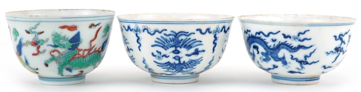 Three Chinese porcelain bowls including a blue and white example hand painted with stylised - Image 2 of 9