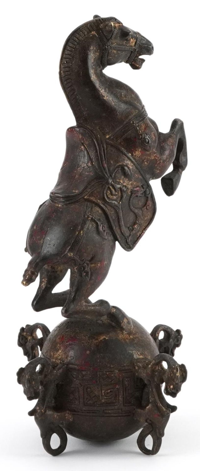 Chinese partially gilt and red lacquered bronze of a rearing horse, 22.5cm high - Bild 5 aus 8