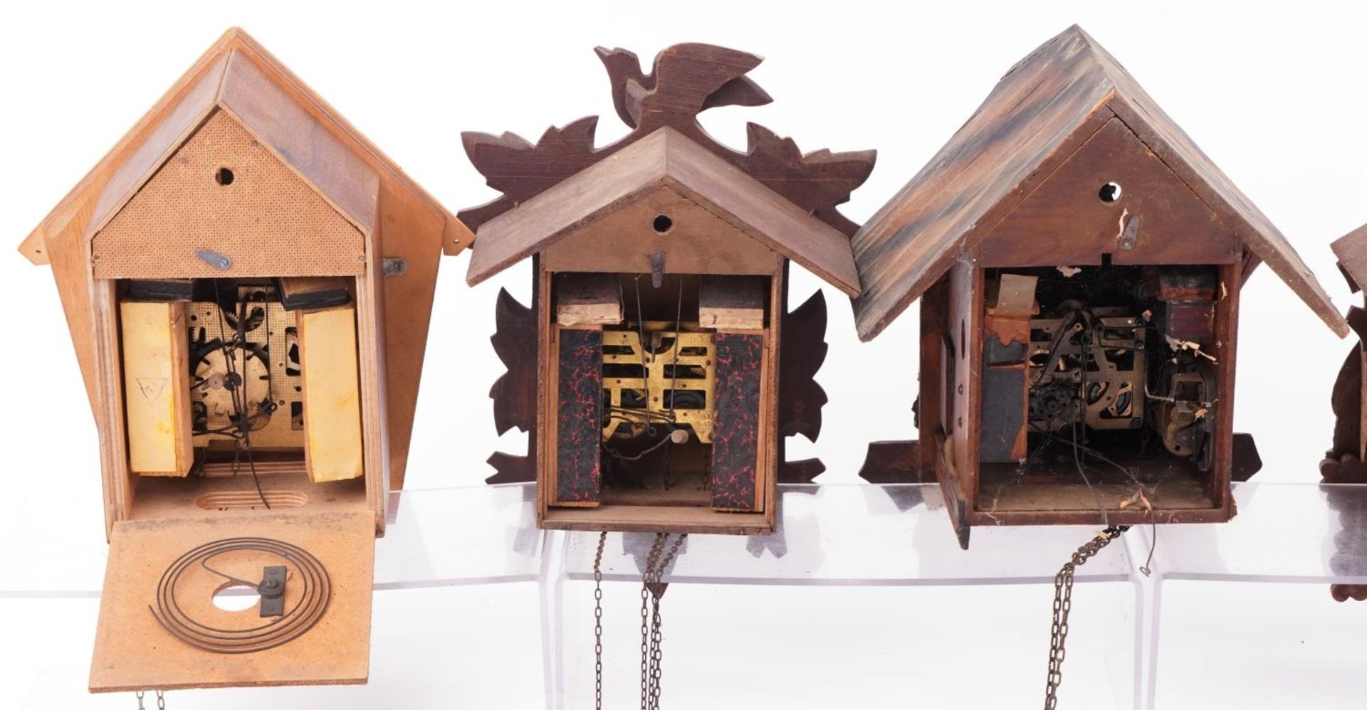 Four German carved Black Forest cuckoo clocks and a Russian USSR example by Veaga, the largest - Bild 9 aus 10