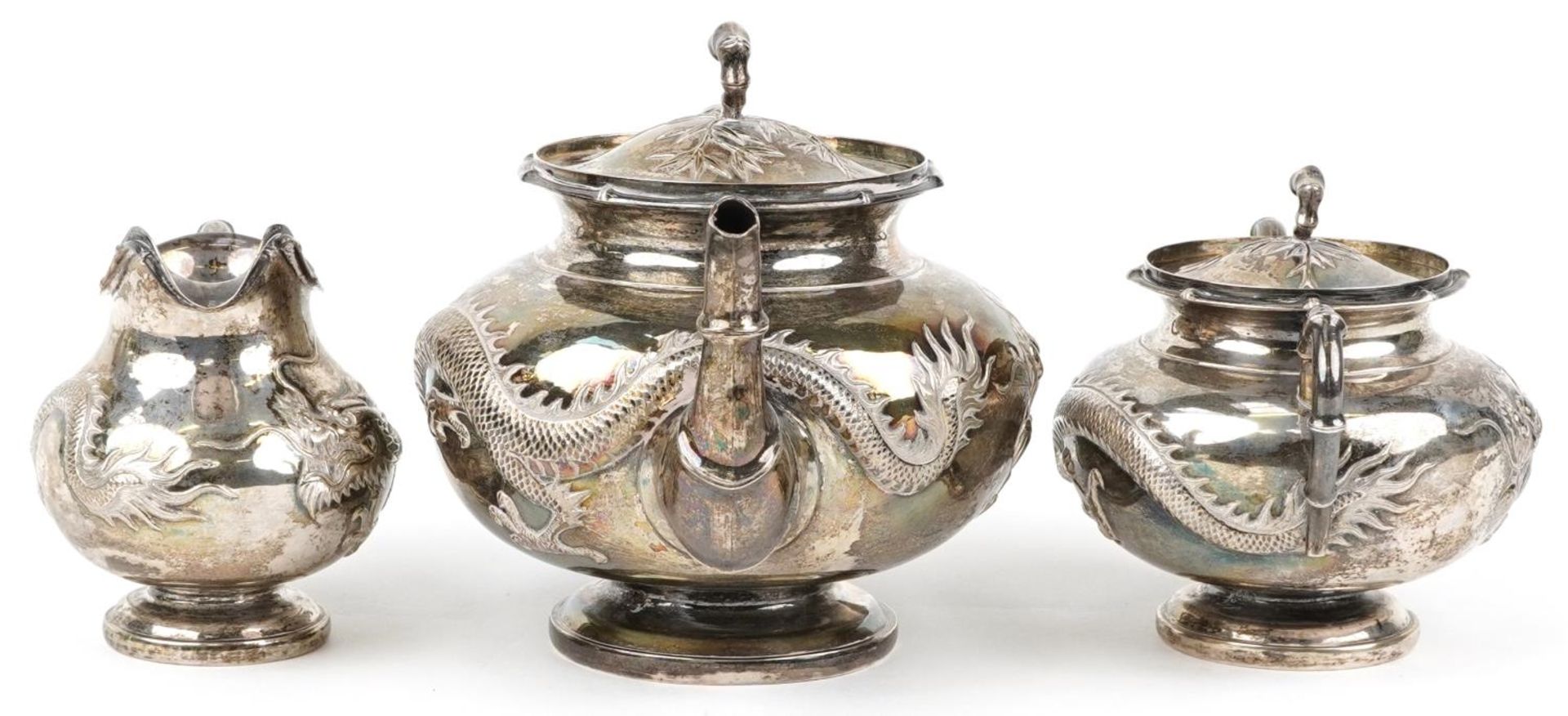 Chinese export silver and three piece tea service having simulated bamboo handles embossed with - Bild 5 aus 8