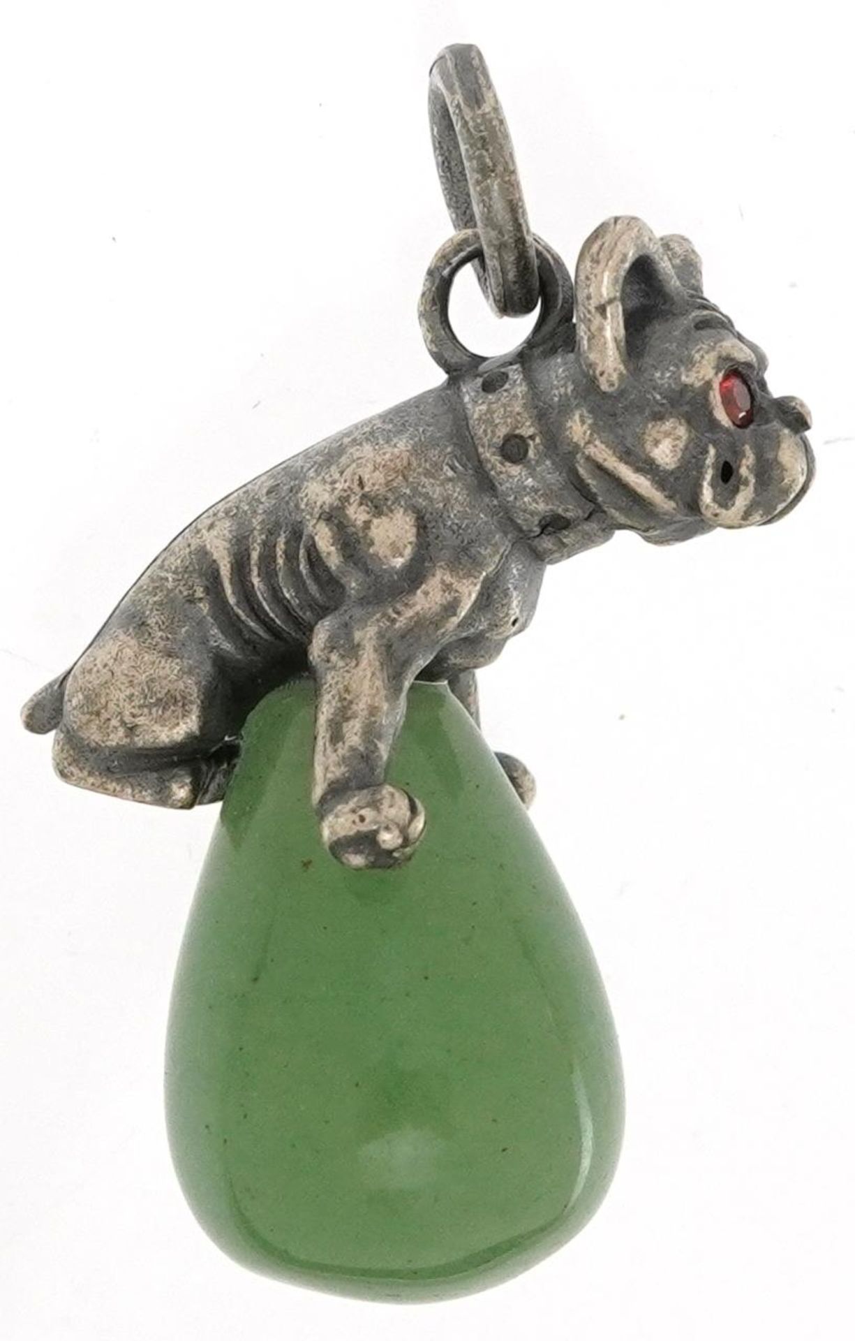 Silver and jade egg pendant in the form of a French Bulldog with garnet eyes, 3cm high, 10.0g - Image 2 of 3