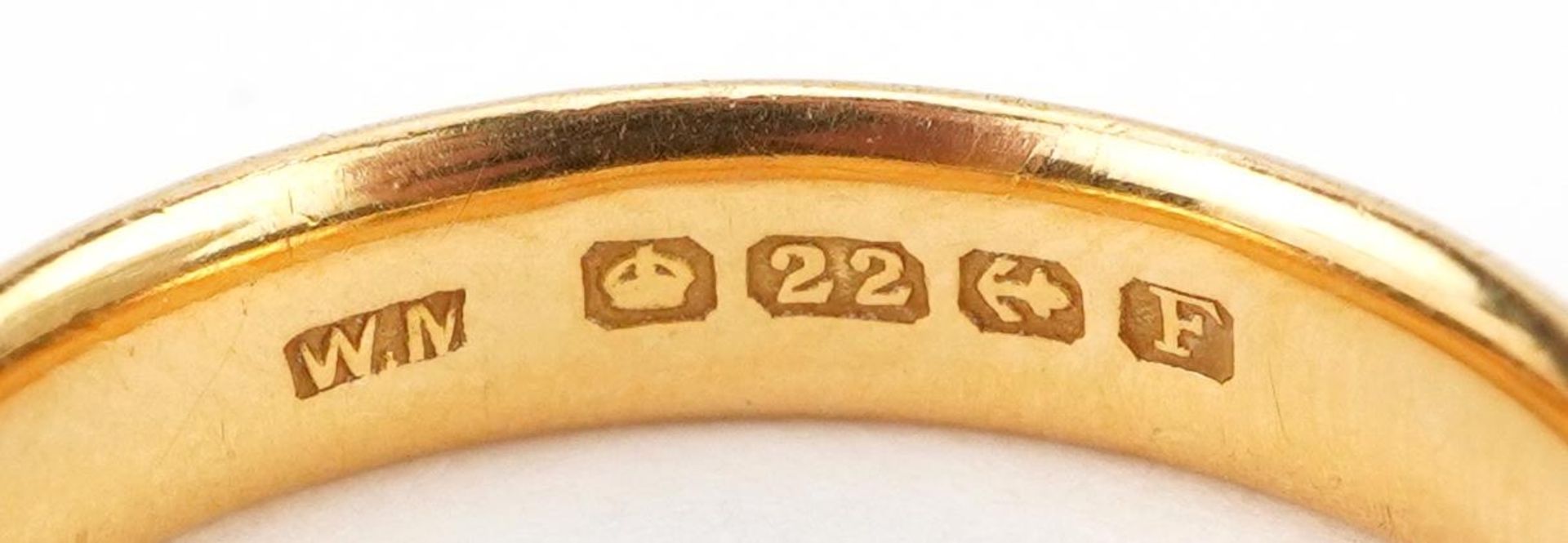 George V 22ct gold wedding band, Birmingham 1930, size M, 4.3g - Image 4 of 4