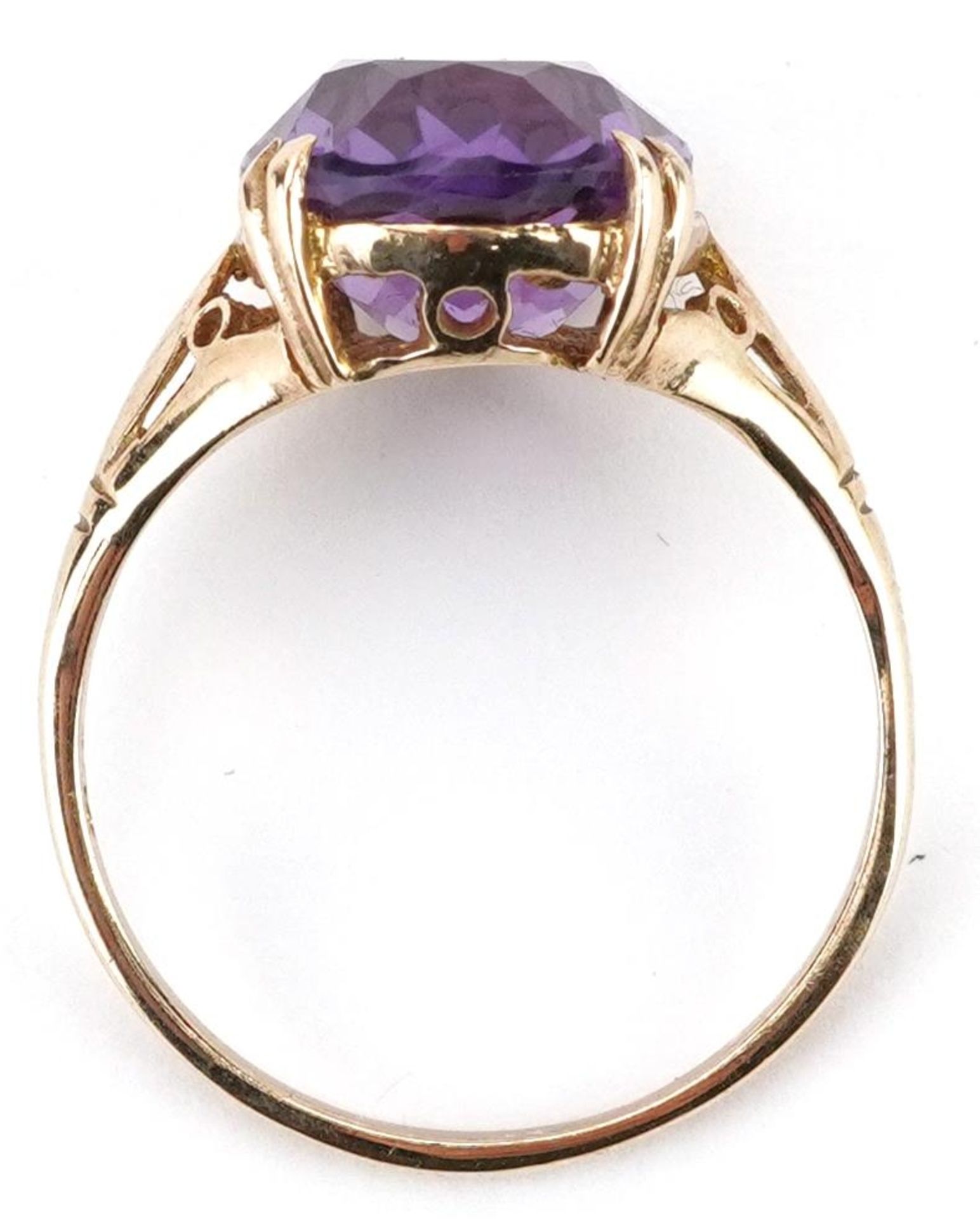 9ct gold amethyst ring with pierced shoulders, the amethyst approximately 14.10mm x 10.0mm x 6. - Image 3 of 5