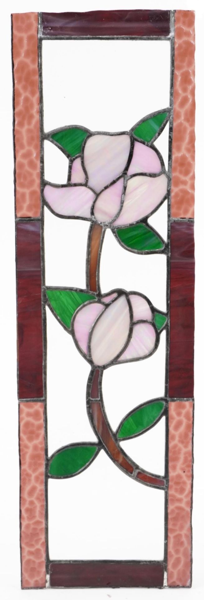 Four leaded stained glass window panels including a pair, each decorated with flowers, the largest - Bild 6 aus 9