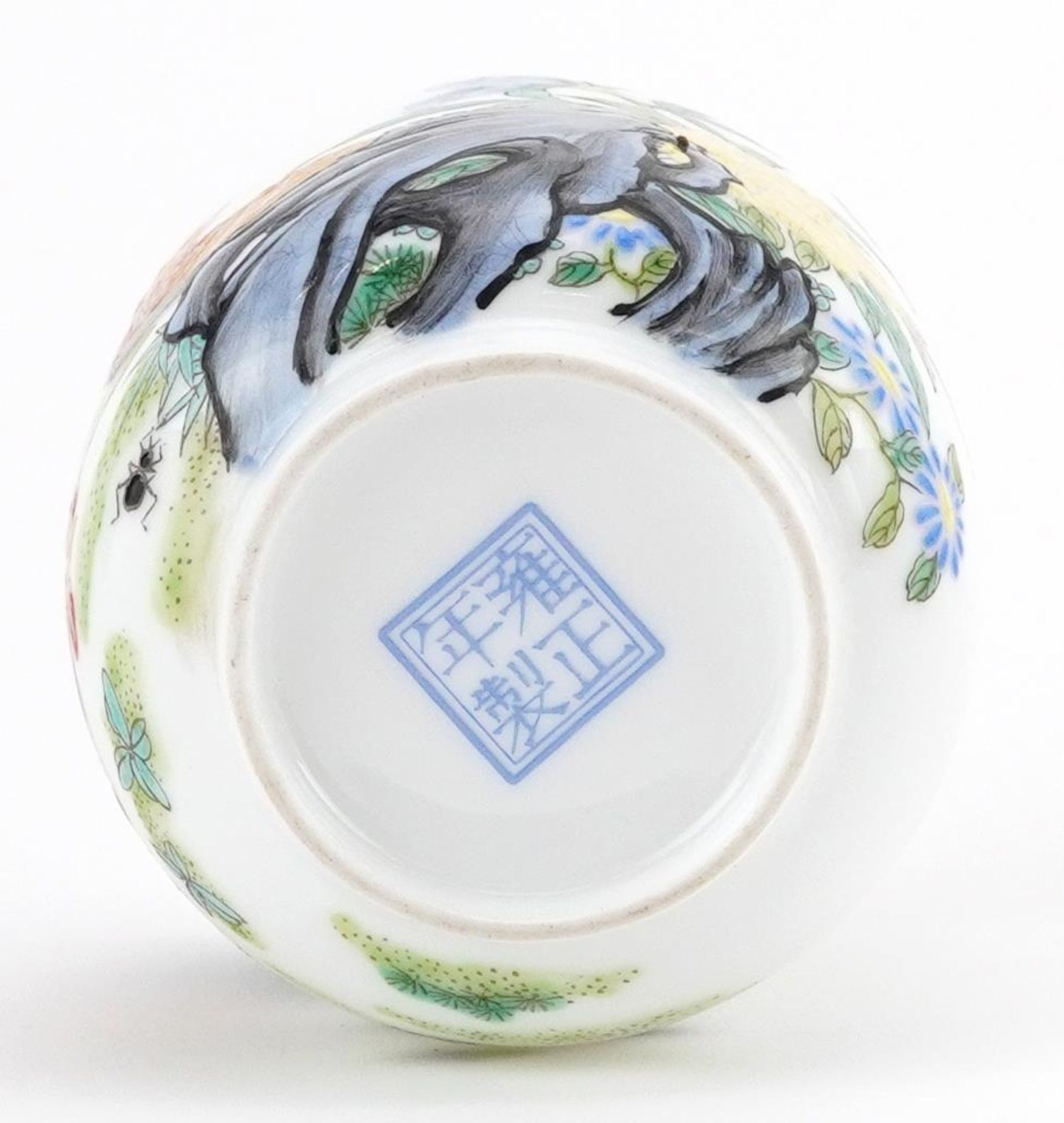 Chinese porcelain cup hand painted with two cockerels in a landscape, four figure character marks to - Image 6 of 7
