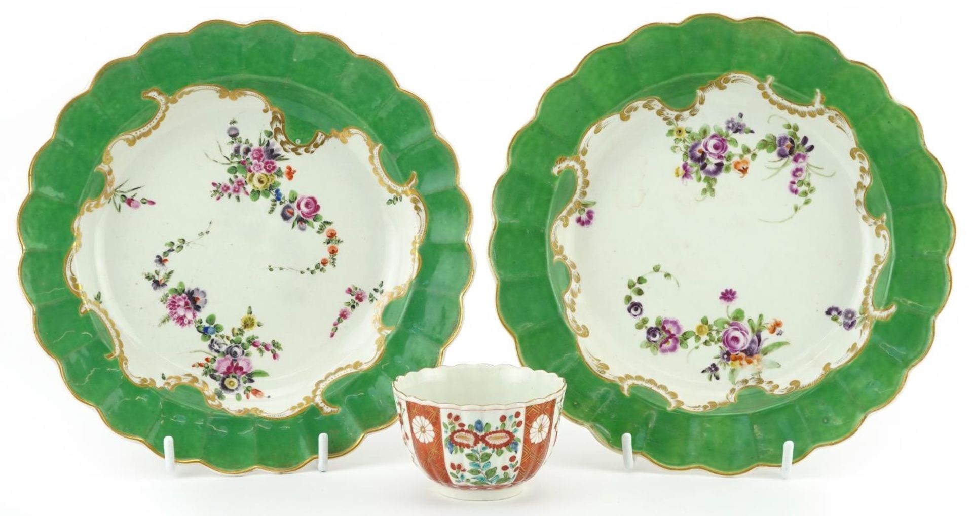 18th century Worcester ceramics comprising pair of green ground plates hand painted in the