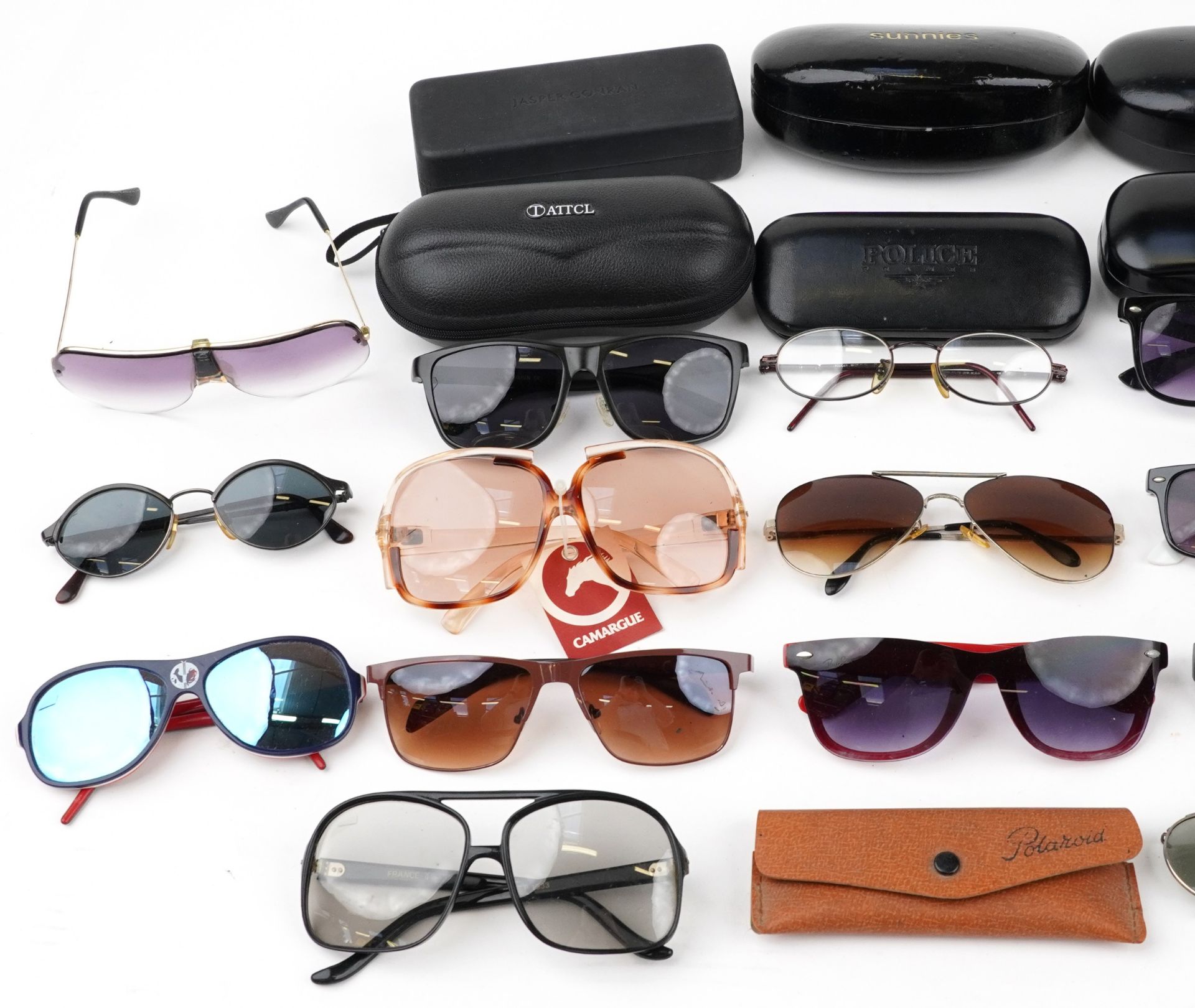 Vintage and later designer sunglasses and cases, predominantly ladies, including Pierre Cardin, - Bild 2 aus 3