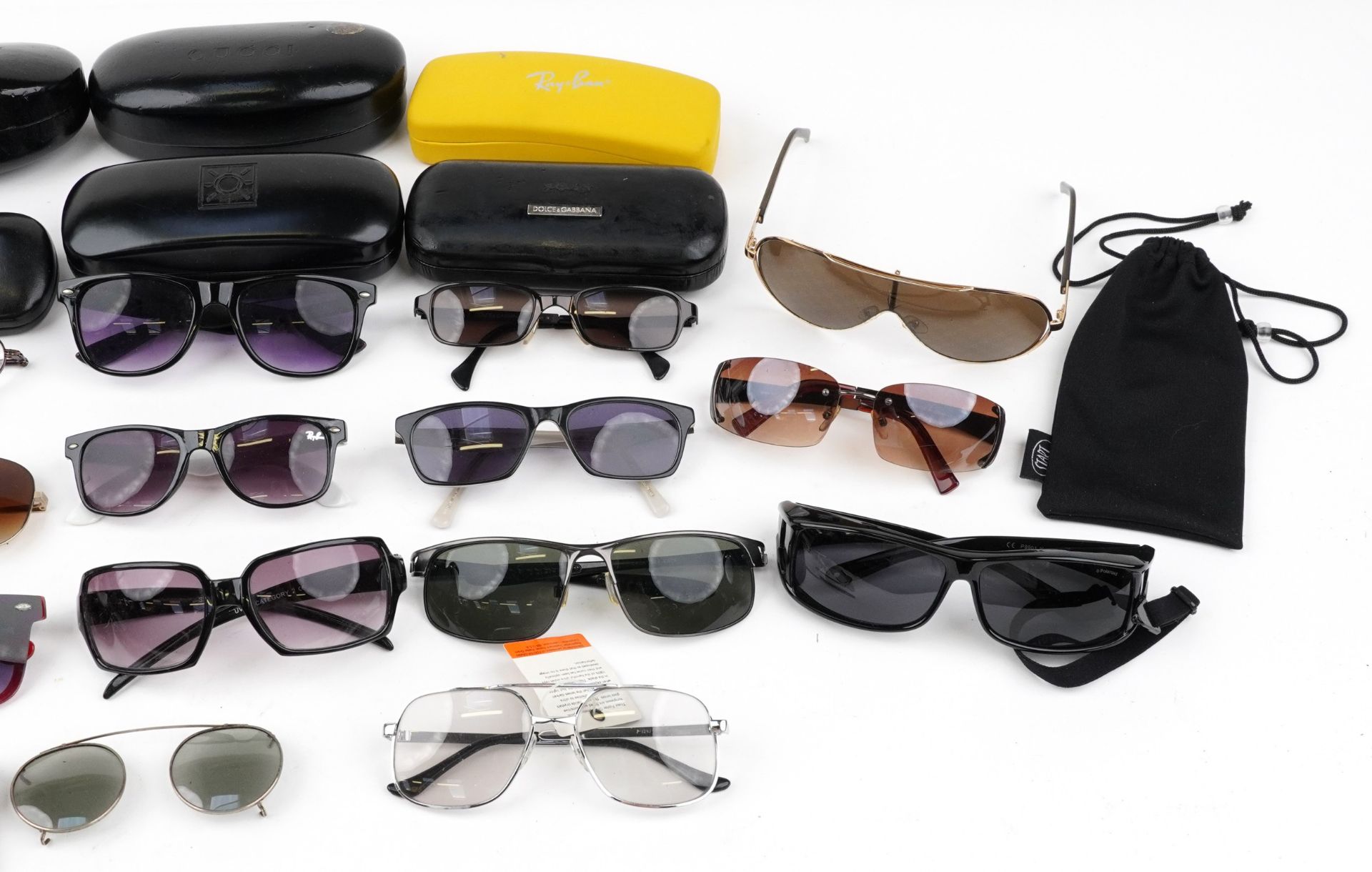 Vintage and later designer sunglasses and cases, predominantly ladies, including Pierre Cardin, - Bild 3 aus 3