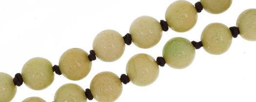 Chinese green jade bead necklace, 124cm in length, 150.7g