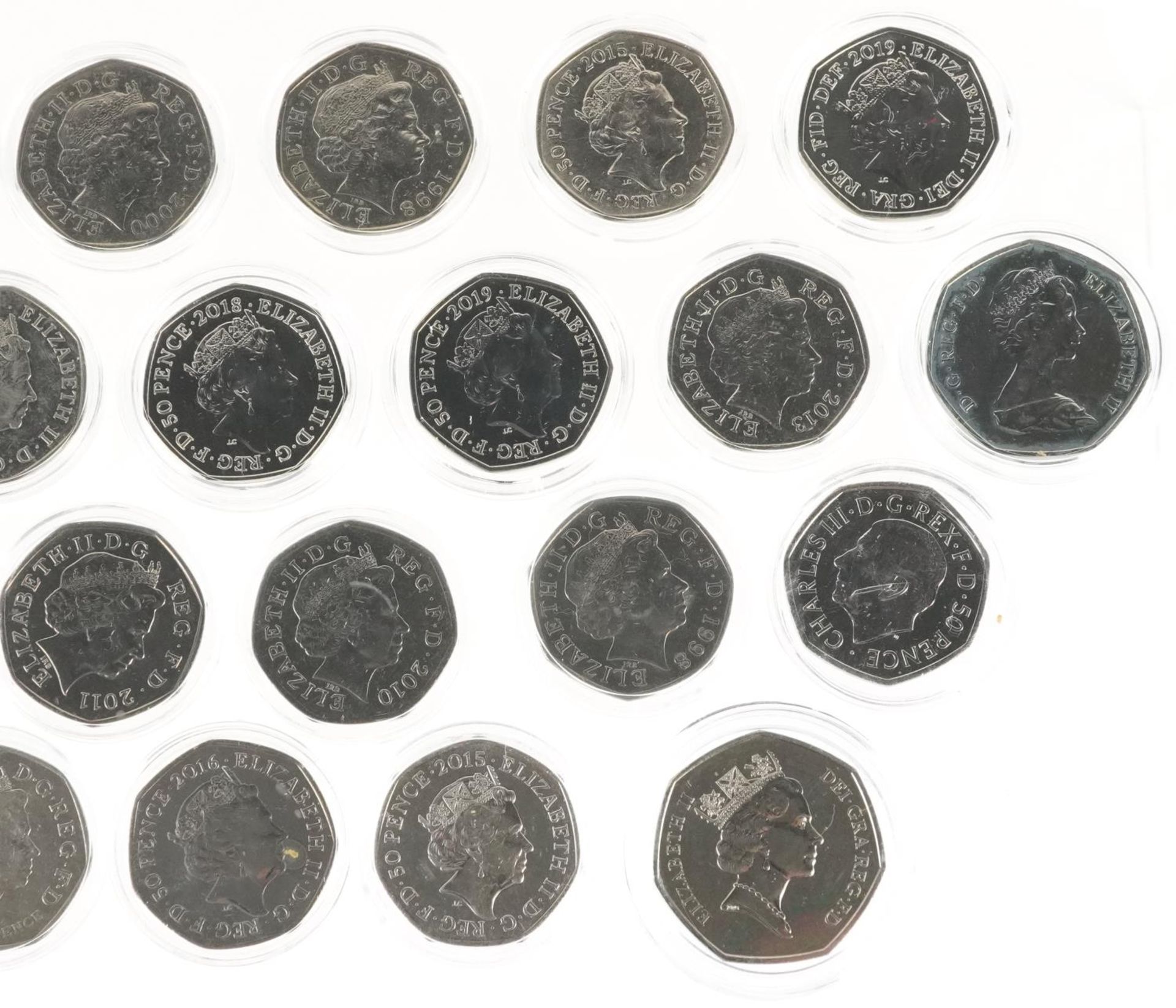 Twenty eight Elizabeth II fifty pence pieces, various designs including Scouts Be Prepared, London - Bild 6 aus 6