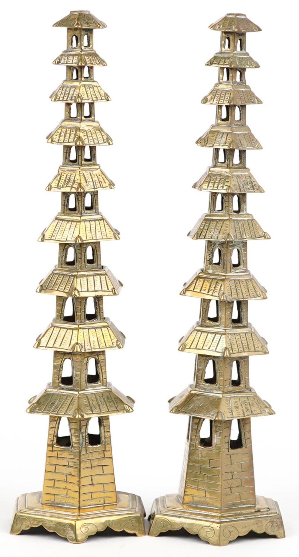 Pair of Chinese brass or bronze incense burners in the form of pagodas, 34cm high - Bild 4 aus 6