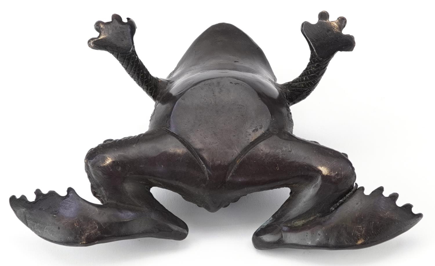 Japanese patinated bronze toad, 16cm wide - Image 4 of 4