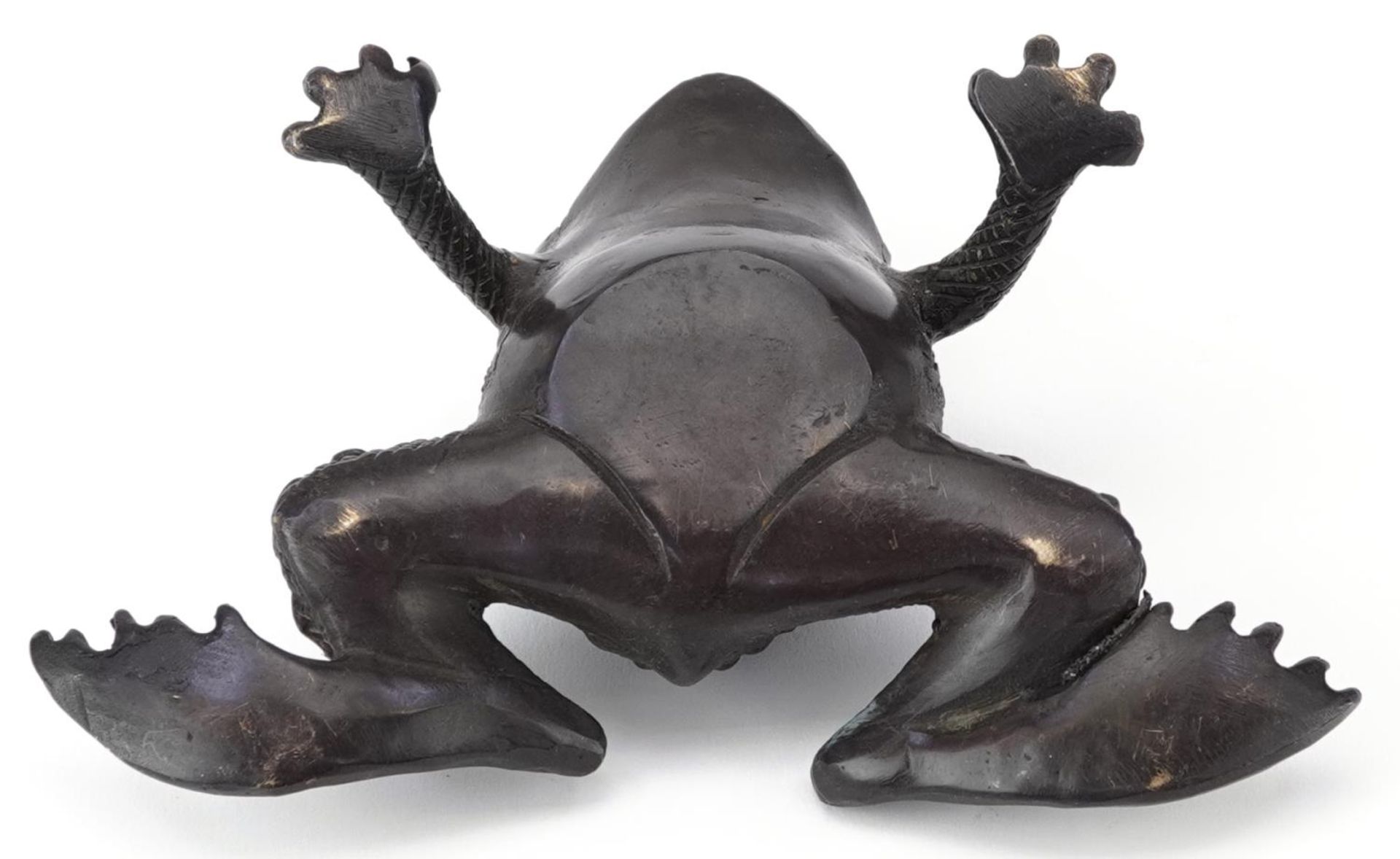 Japanese patinated bronze toad, 16cm wide - Bild 4 aus 4