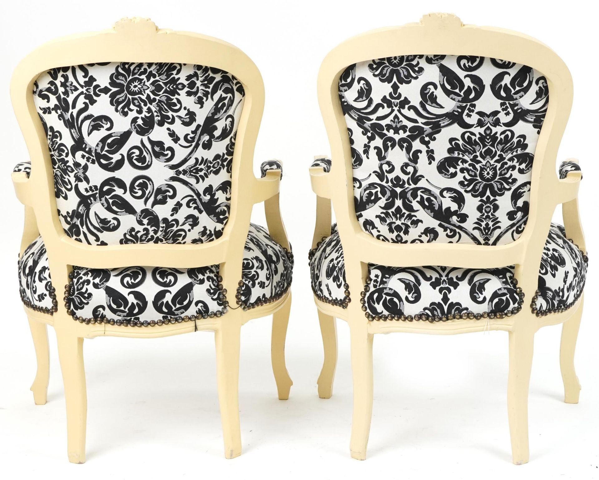 Pair of French style cream painted elbow chairs, each having cream and black floral upholstery, each - Bild 4 aus 4