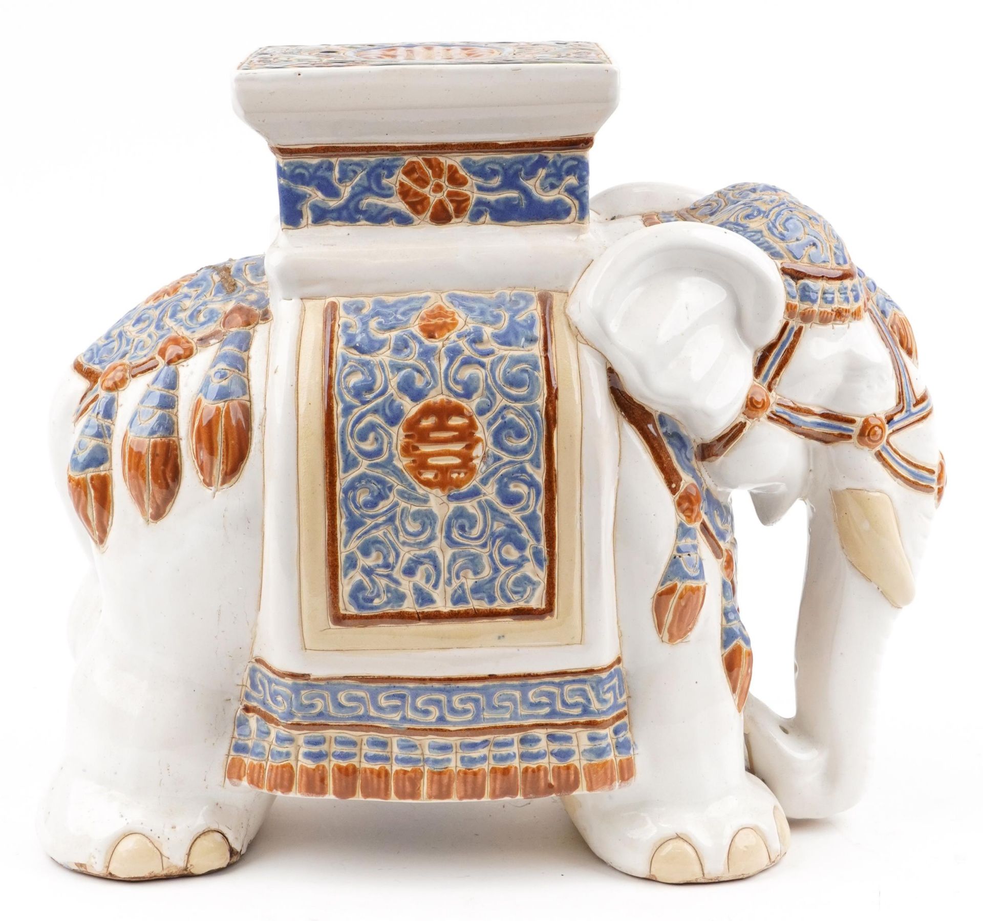 Chinese porcelain garden seat in the form of an elephant, 46cm in length - Bild 5 aus 7