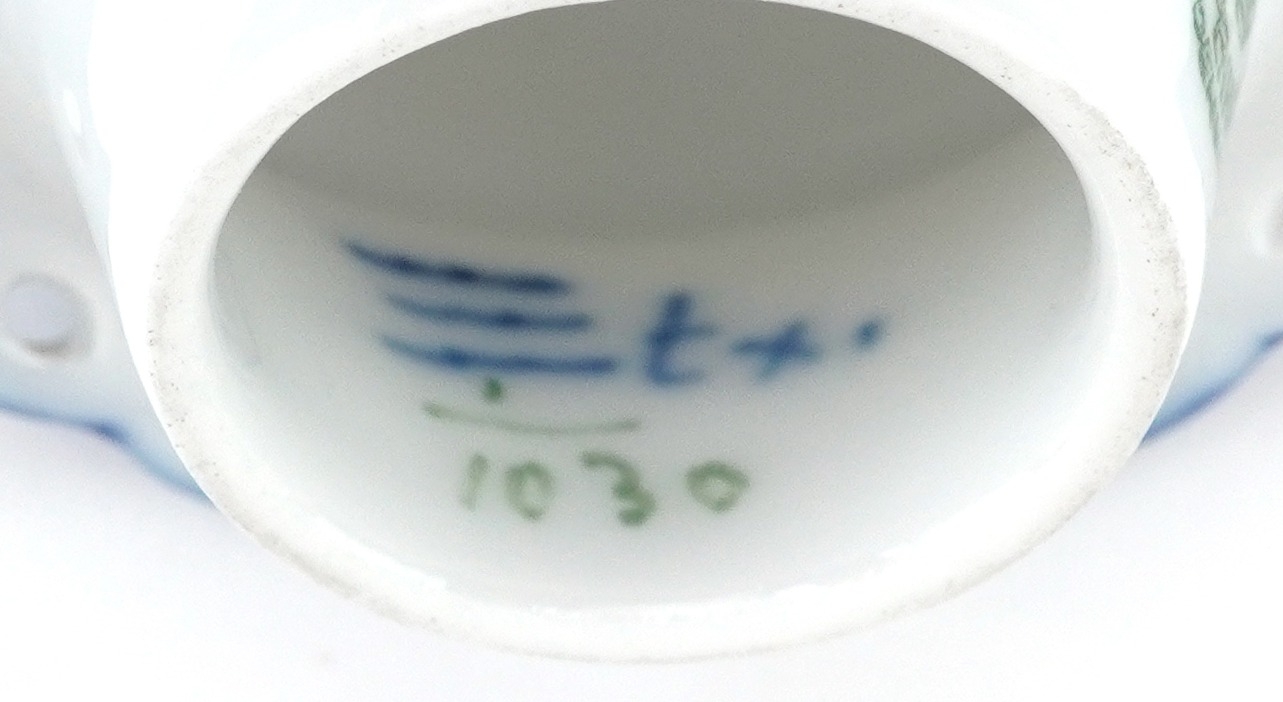 Royal Copenhagen, Danish blue and white porcelain Musselmalet coffee pot numbered 1030 to the - Image 9 of 9