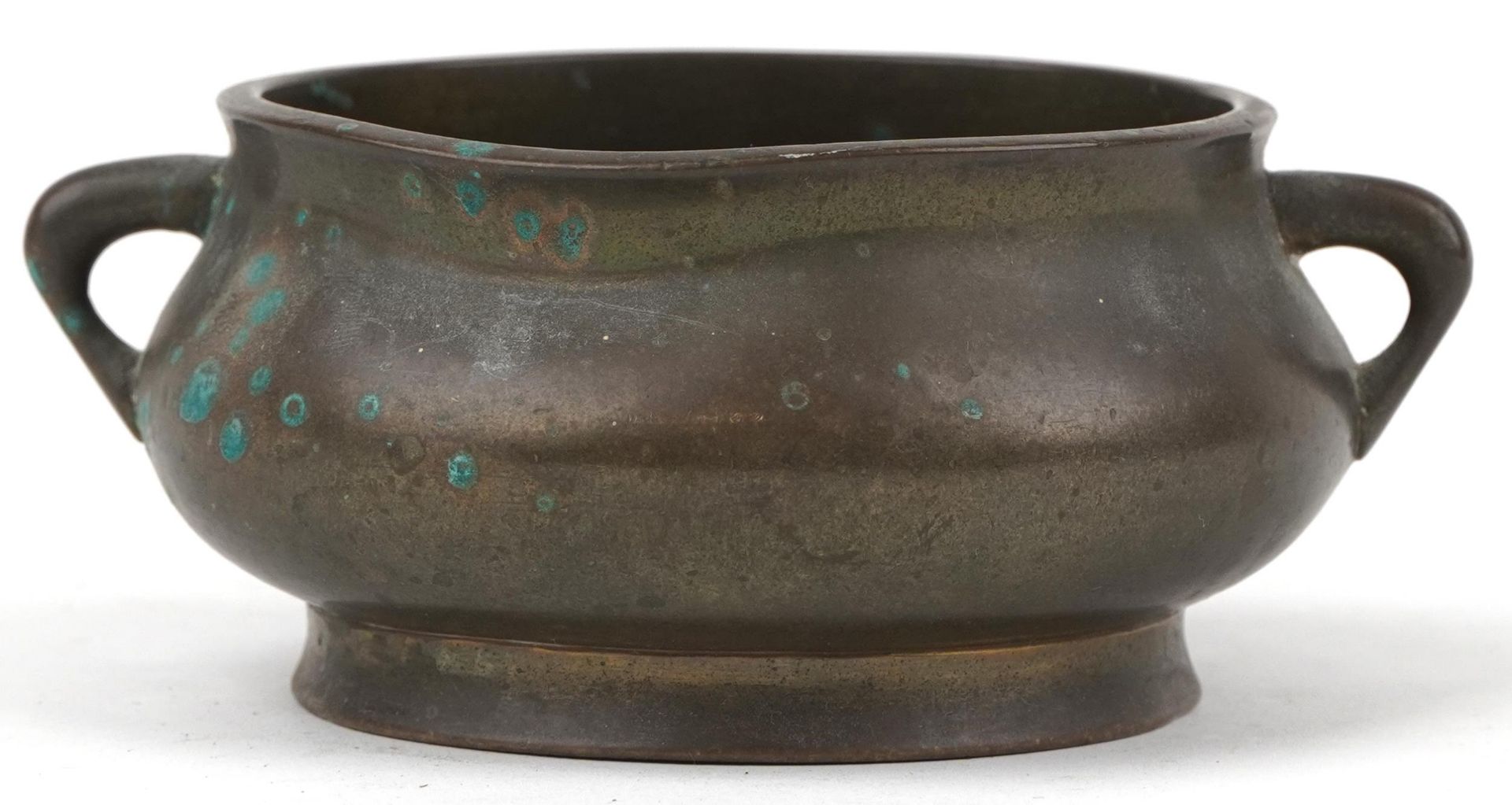 Chinese patinated bronze censer with twin handles, six figure character marks to the base, 12cm wide - Bild 3 aus 7