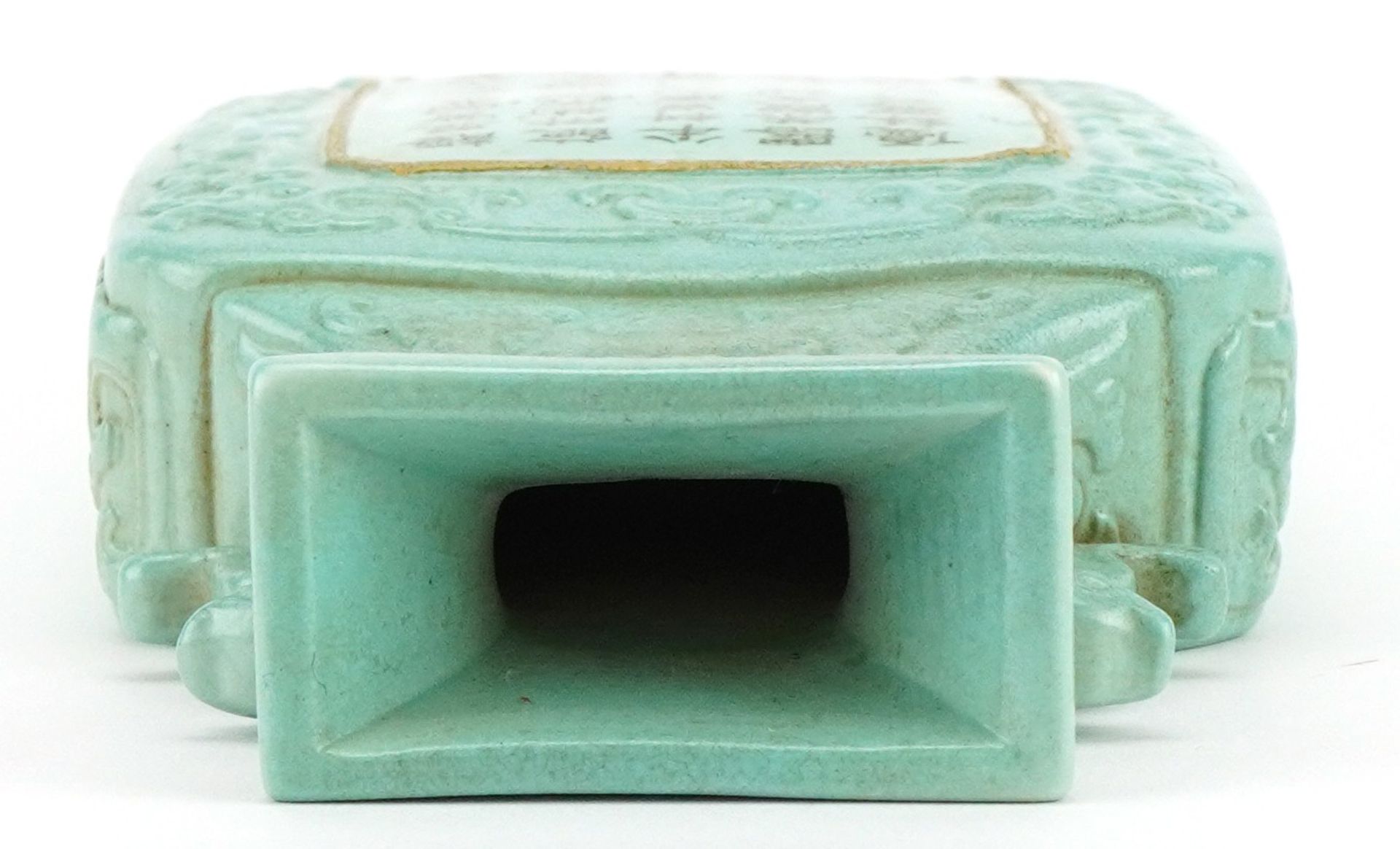 Chinese porcelain wall vase with animalia handles having a turquoise glaze hand painted with - Bild 8 aus 10
