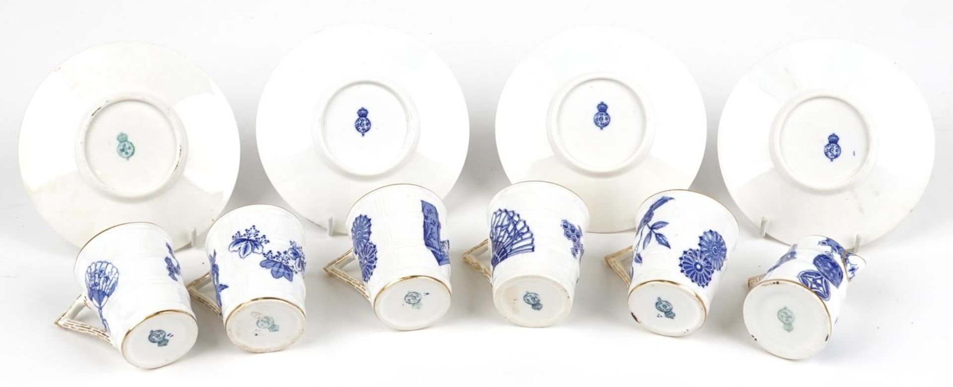 Royal Worcester, Victorian aesthetic naturalistic teaware decorated in the chinoiserie manner with - Bild 6 aus 7