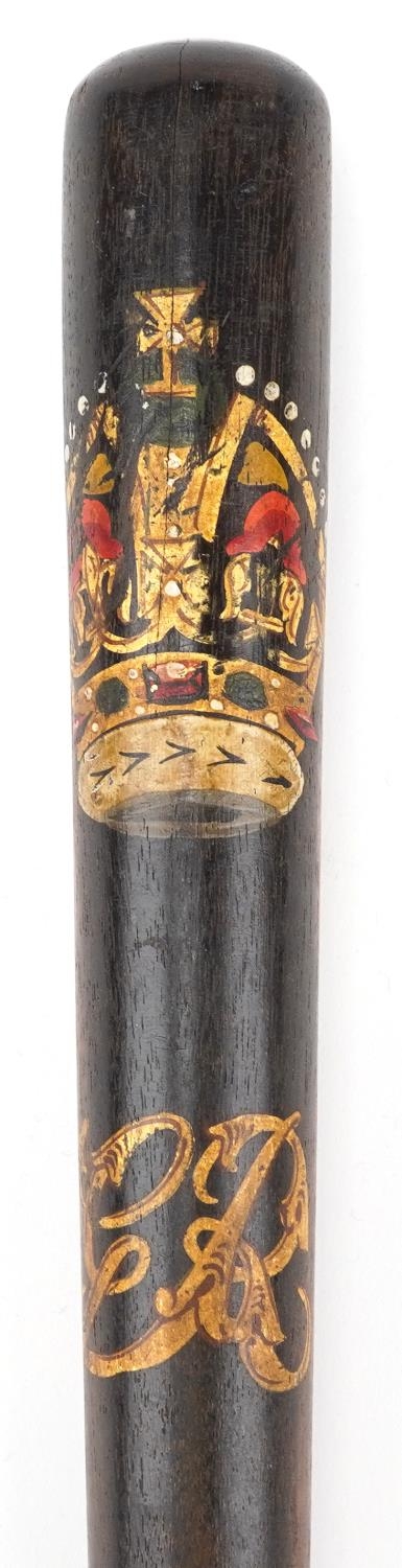 George V hardwood police truncheon with painted cypher, 39cm in length - Image 2 of 3