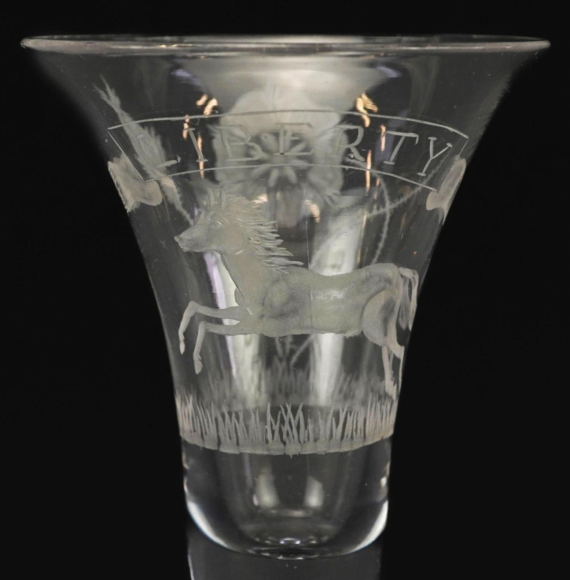 18th century antique Jacobite liberty wine glass engraved with a Jacobite rose and leaping horse, - Bild 2 aus 5