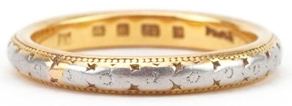 George V two tone engraved 22ct gold wedding band, London 1930, size L, 4.4g