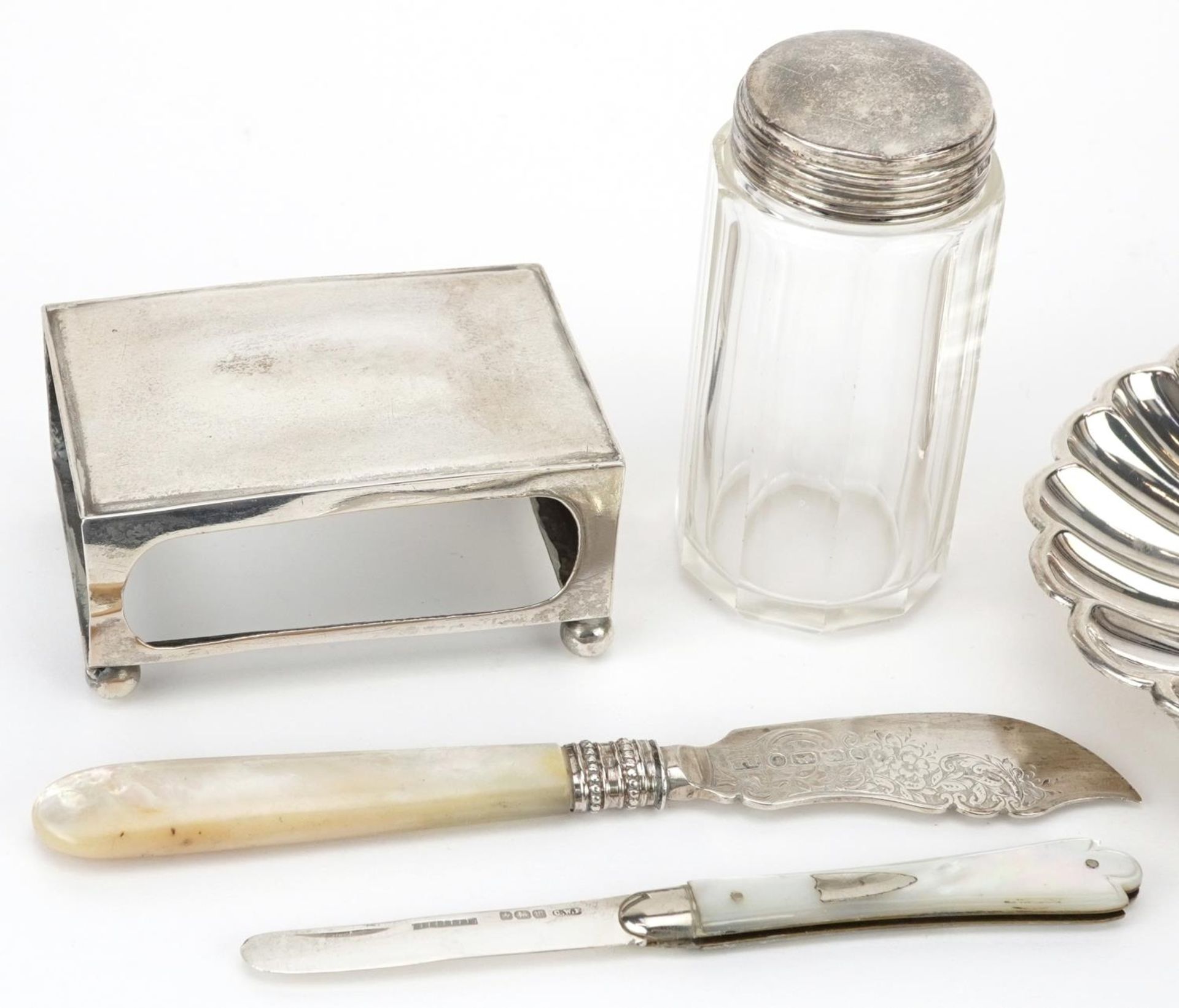 Edwardian and later silver items including a shell shaped dish, rectangular matchbox holder, - Image 2 of 8