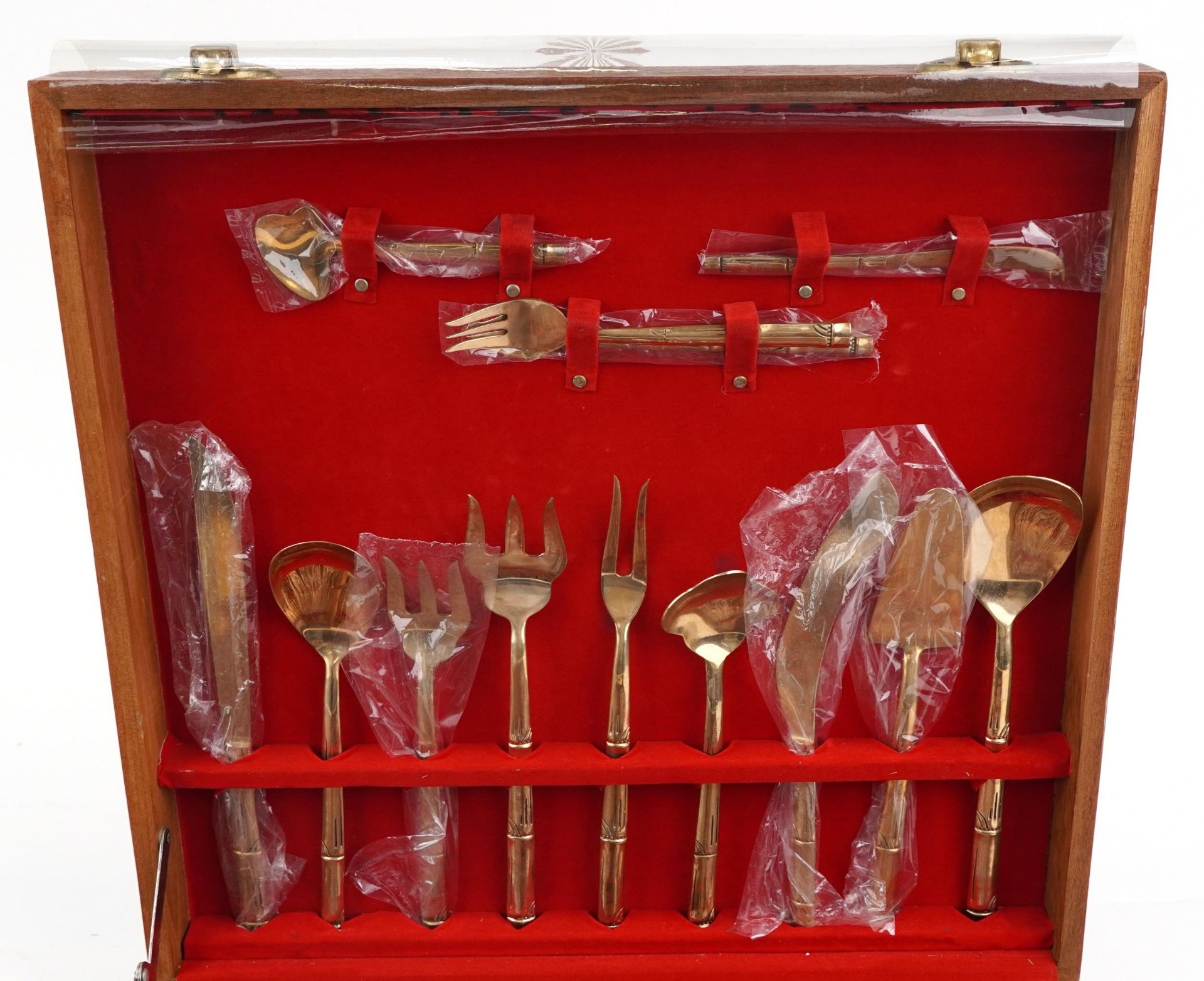 Thai twelve place canteen of bronze cutlery with simulated bamboo handles, the canteen 46cm wide - Bild 5 aus 9