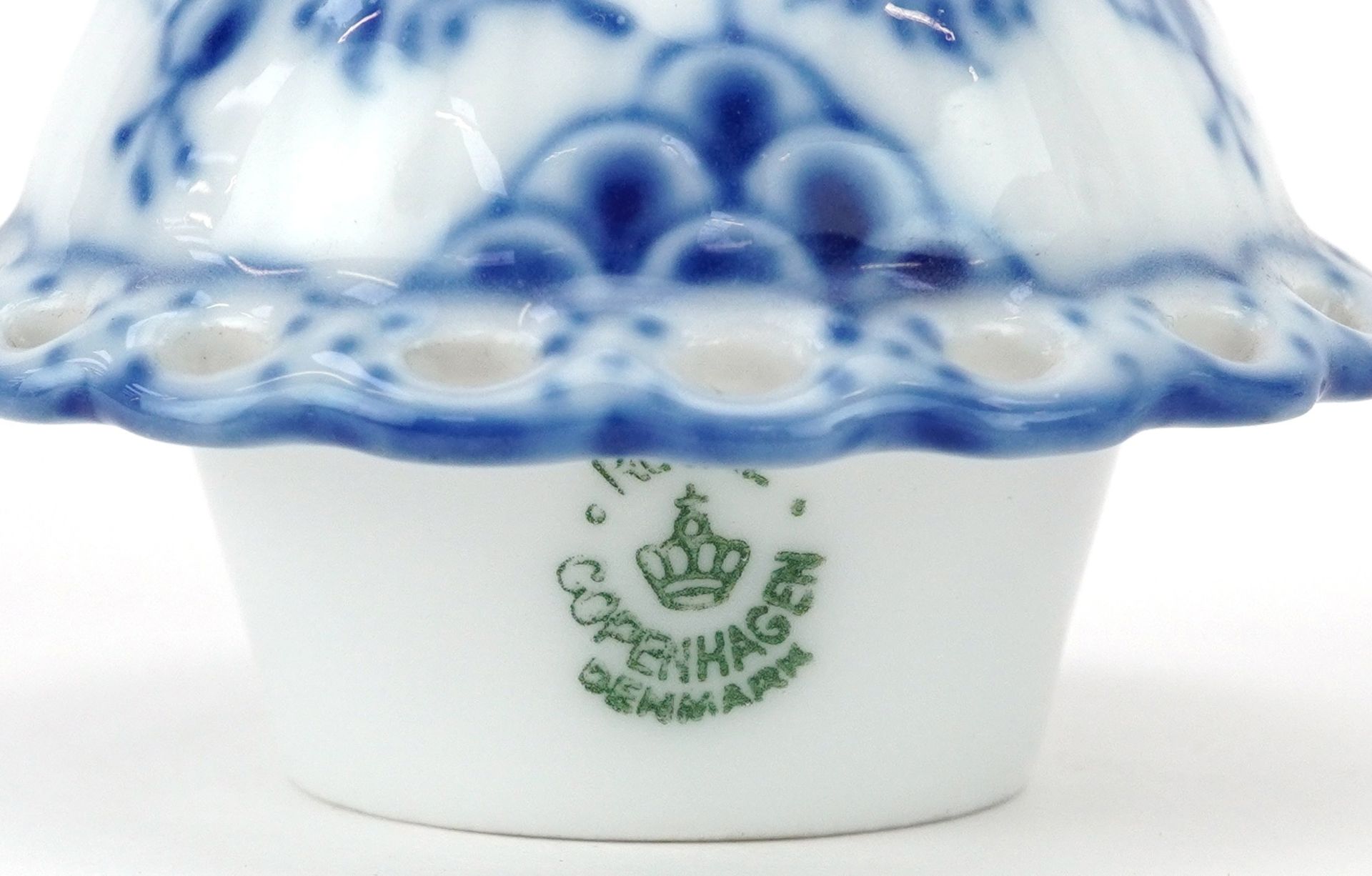 Royal Copenhagen, Danish blue and white porcelain Musselmalet coffee pot numbered 1030 to the - Bild 8 aus 9