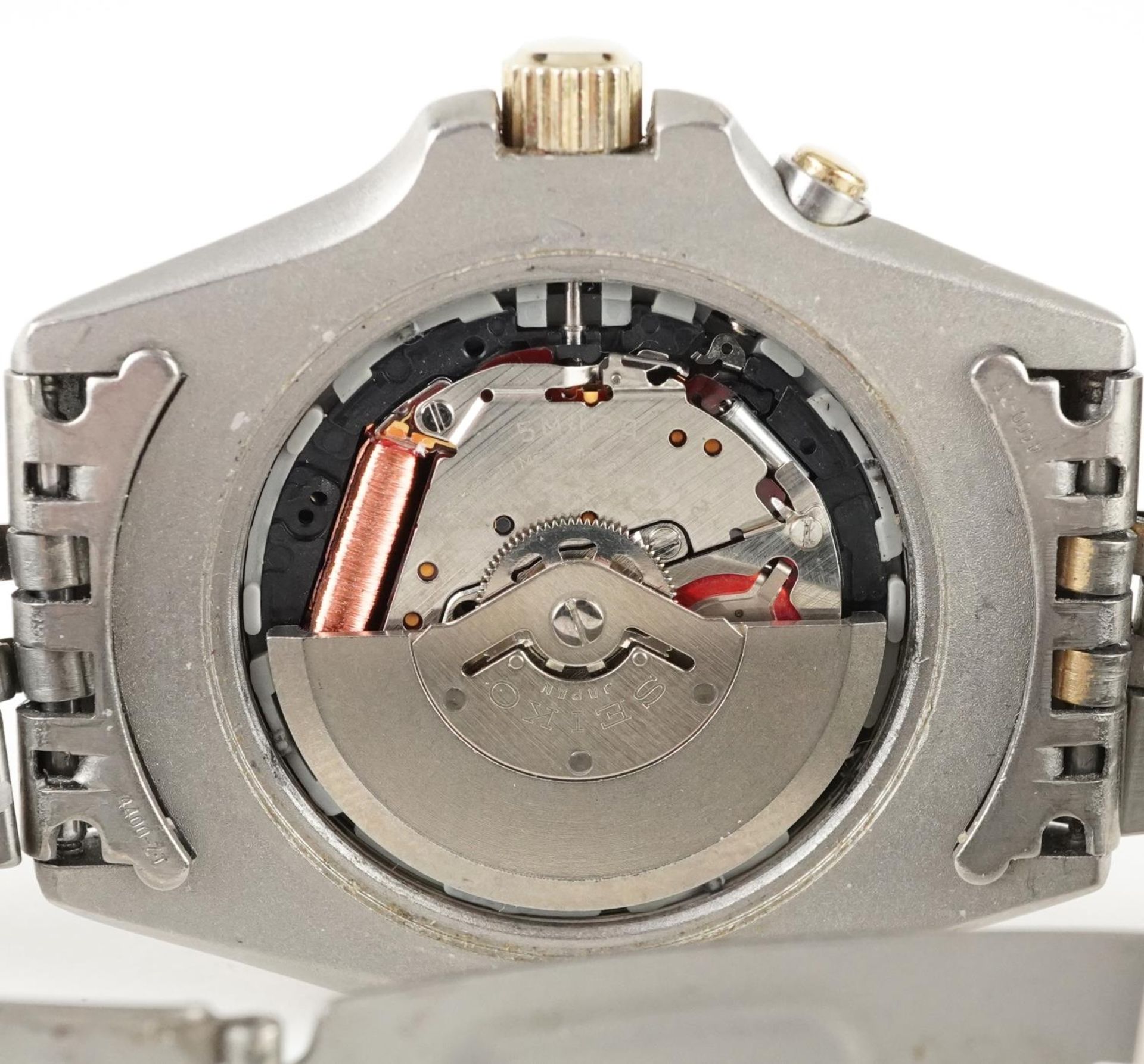 Seiko, gentlemen's Seiko Titanium Sports 200 kinetic wristwatch having day/date aperture and - Image 5 of 8