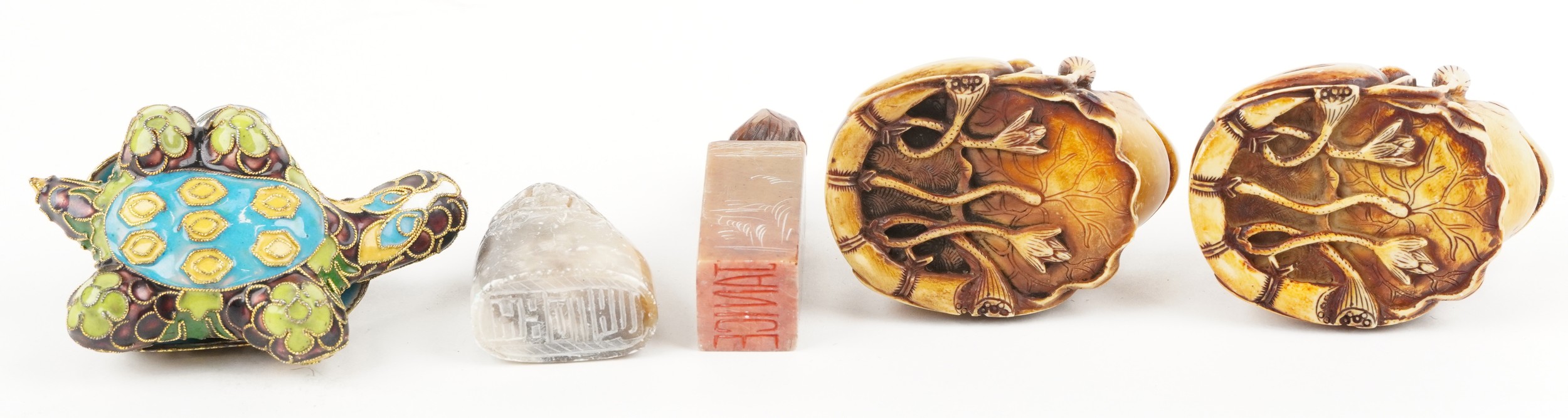 Chinese sundry items including a hardstone seal carved with a bird and a cloisonne box and cover - Image 5 of 5