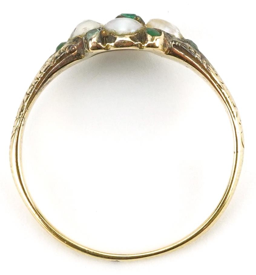 Antique 9ct gold emerald and pearl cluster ring with engraved shoulders, size M, 1.9g - Image 3 of 3