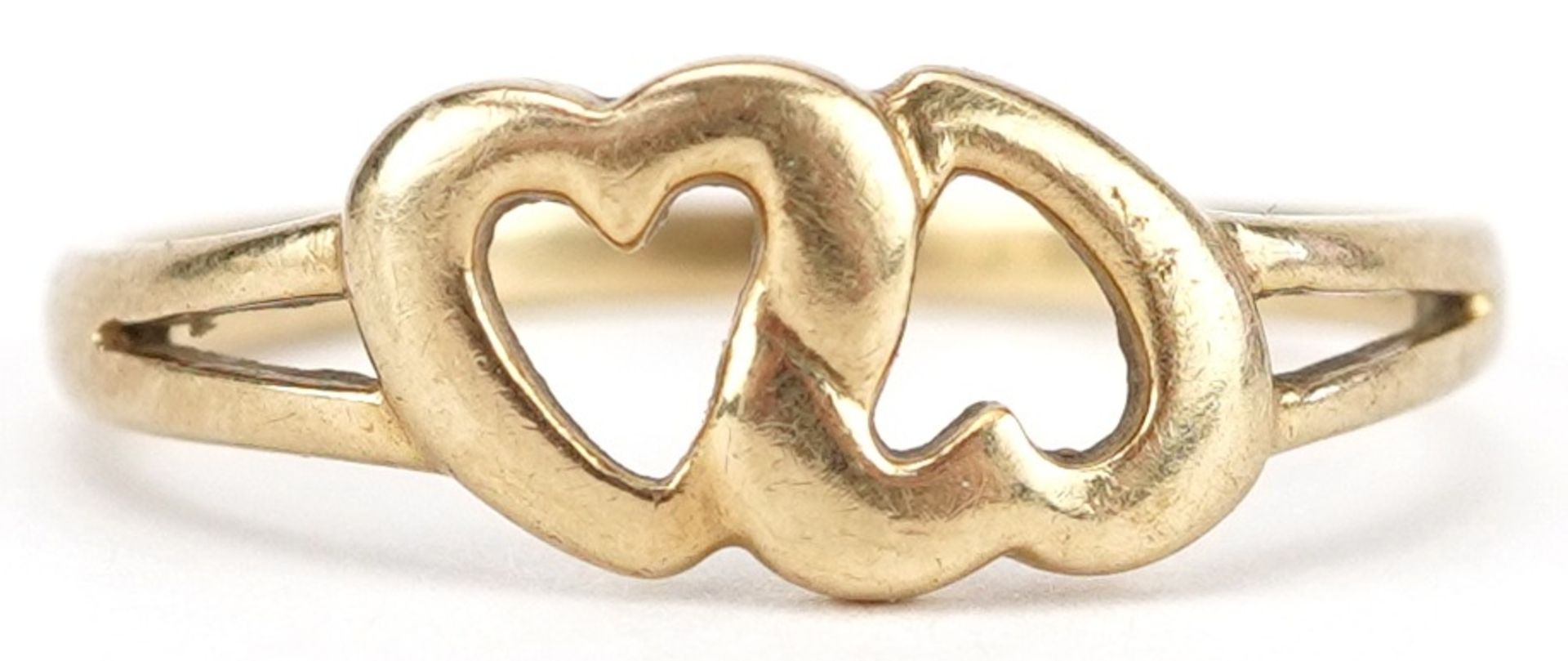 9ct gold interlocked love hearts ring, size O, 1.6g