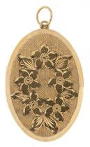 9ct gold floral engraved locket, 3.5cm high, 8.0g