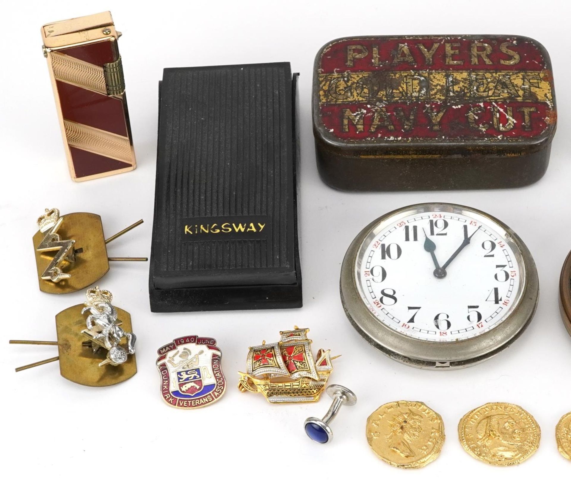 Sundry items including military cap badges, pocket lighters, a silver gilt pendant on necklace and a - Bild 2 aus 6