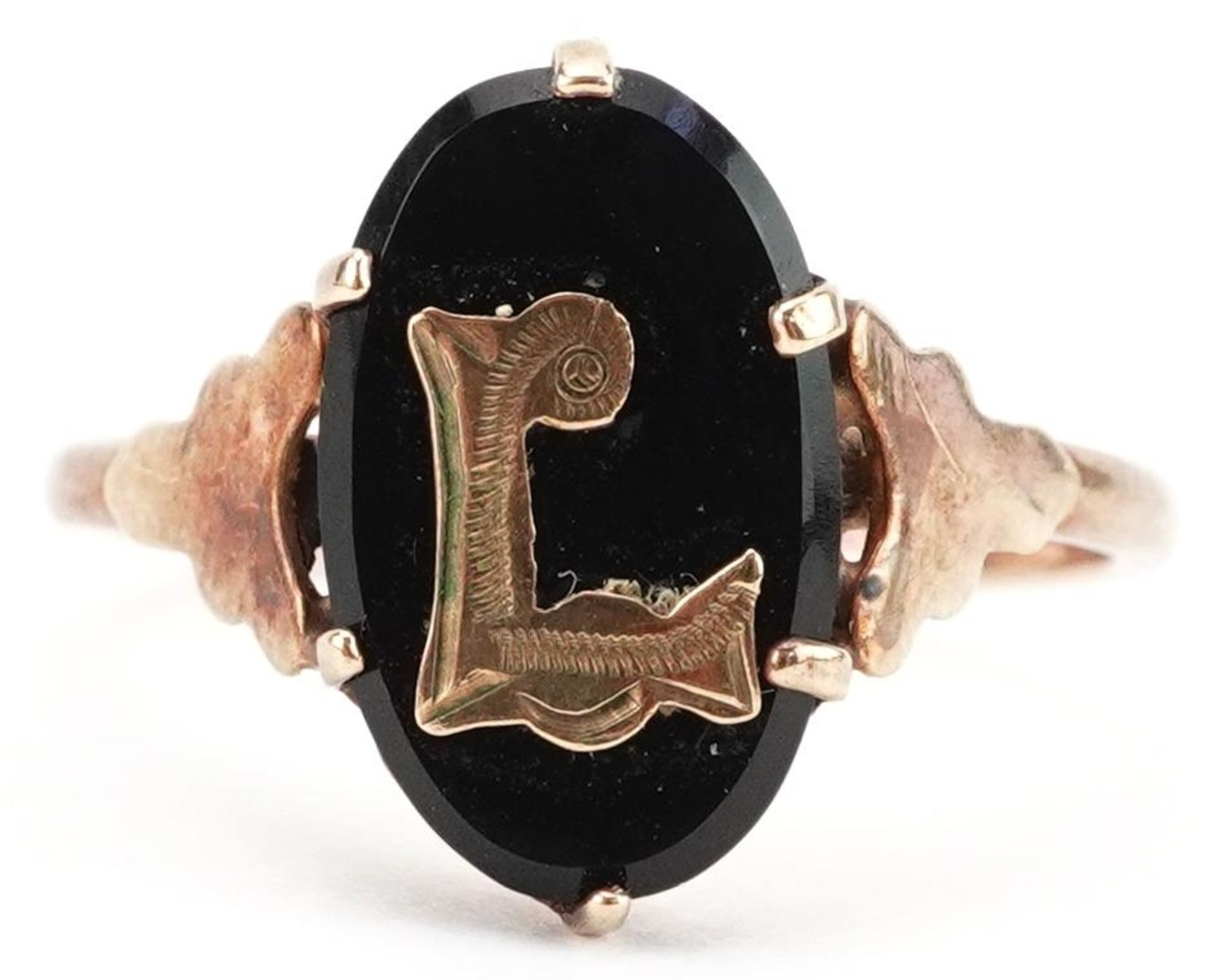 9ct gold black onyx initial L signet ring, size L/M, 1.9g