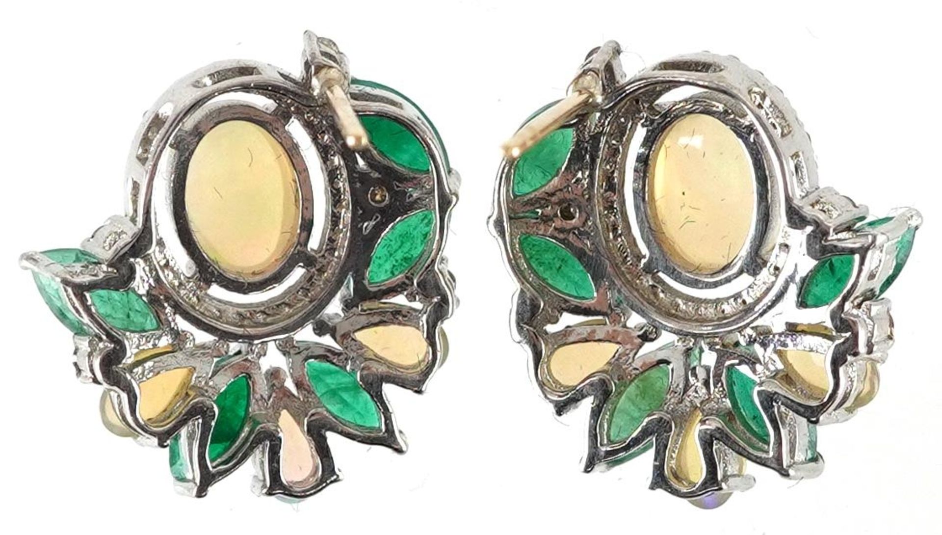 Pair of white metal cabochon opal, emerald and diamond stud earrings with 9ct white gold backs, - Bild 2 aus 3